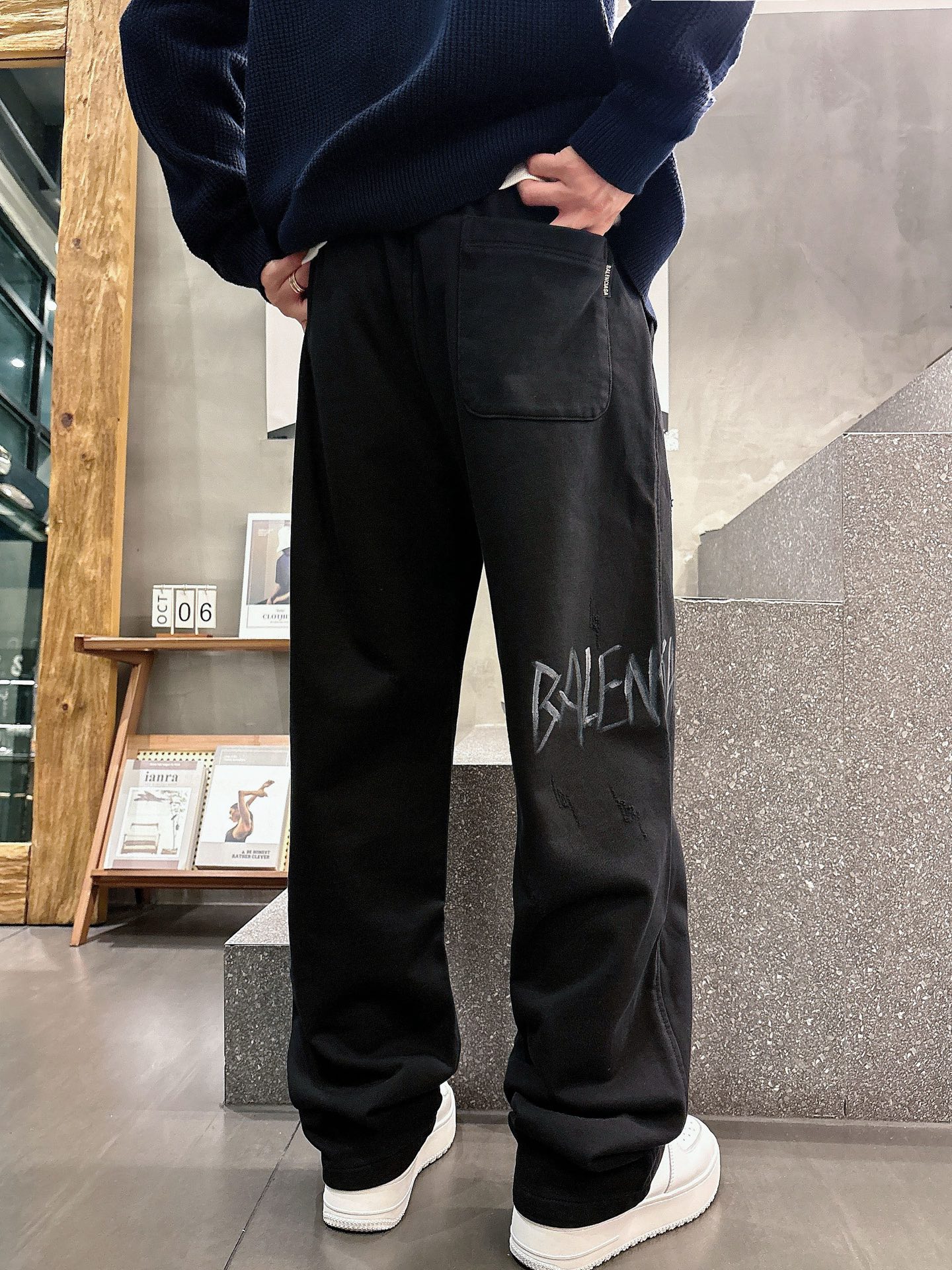 Balenciaga A貨休閒長褲男士款黑色塗鴉字母印花寬鬆直筒褲| 11 Balenciaga A貨休閒長褲男士款黑色塗鴉字母印花寬鬆直筒褲