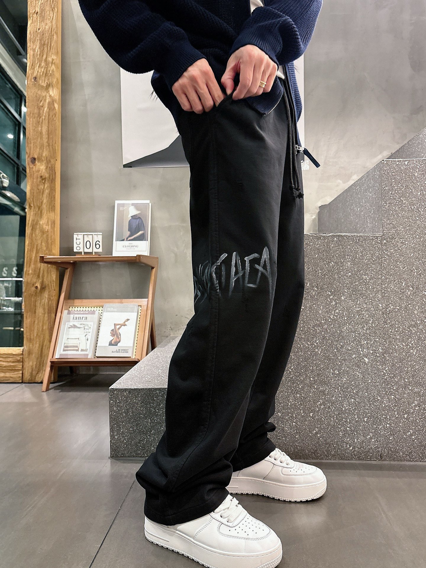 Balenciaga A貨休閒長褲男士款黑色塗鴉字母印花寬鬆直筒褲| 9 Balenciaga A貨休閒長褲男士款黑色塗鴉字母印花寬鬆直筒褲