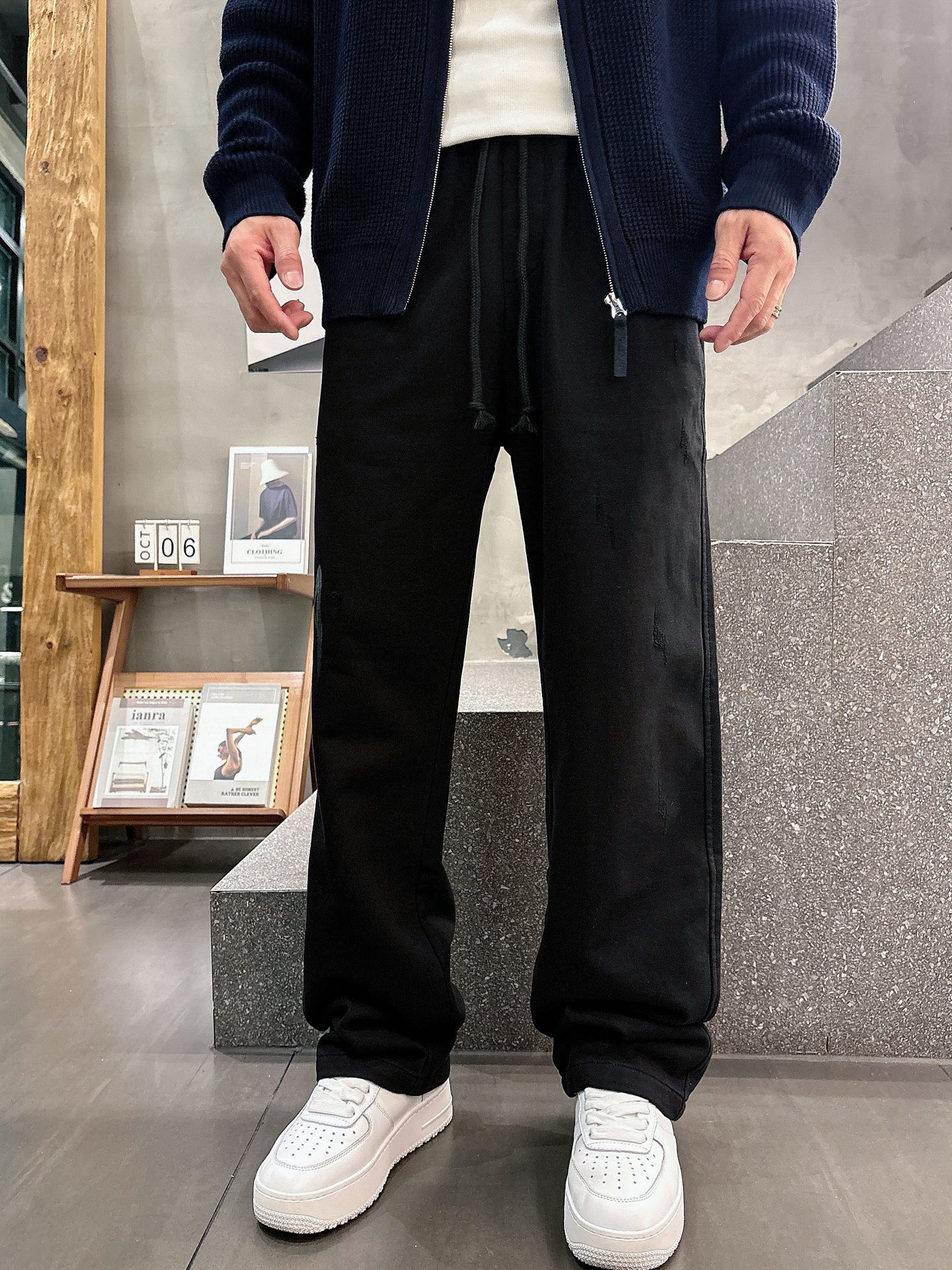 Balenciaga A貨休閒長褲男士款黑色塗鴉字母印花寬鬆直筒褲| 8 Balenciaga A貨休閒長褲男士款黑色塗鴉字母印花寬鬆直筒褲