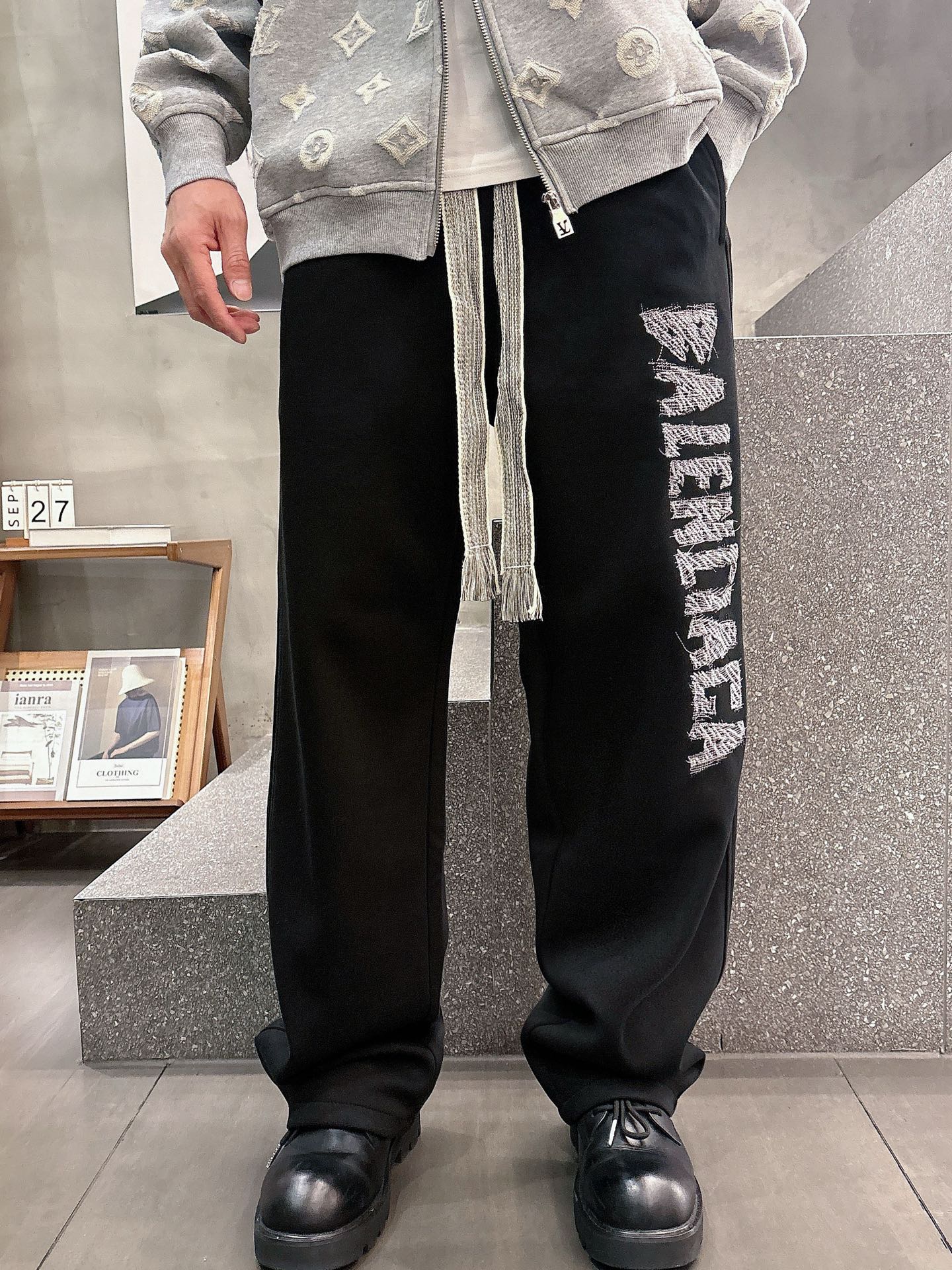 Balenciaga一比一休閒長褲男士款黑色字母刺繡寬鬆直筒運動褲| 13 Balenciaga一比一休閒長褲男士款黑色字母刺繡寬鬆直筒運動褲