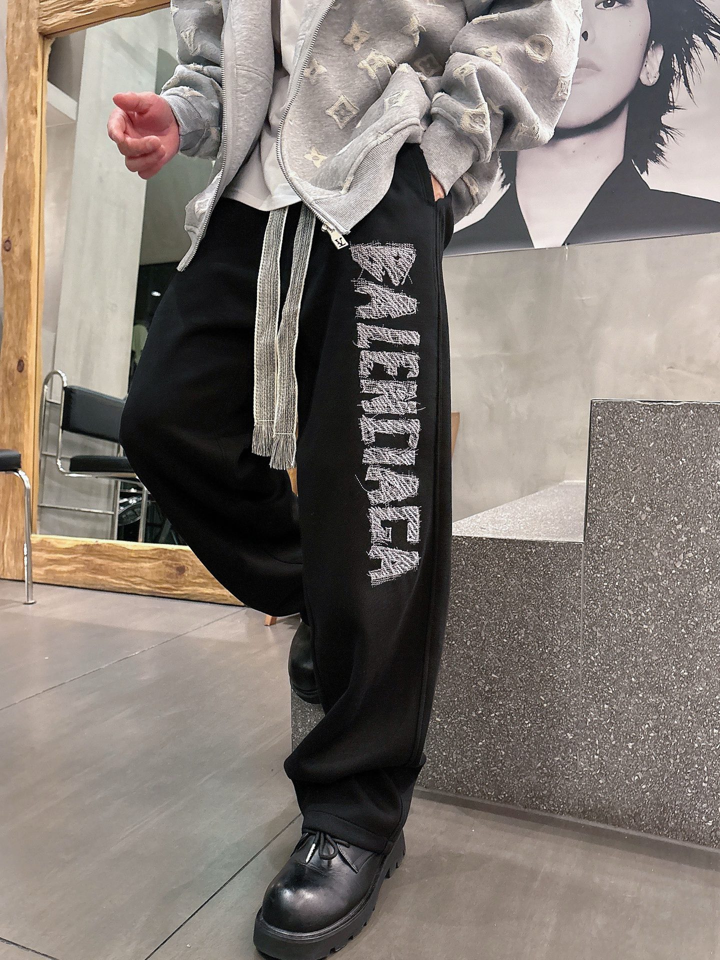 Balenciaga一比一休閒長褲男士款黑色字母刺繡寬鬆直筒運動褲| 10 Balenciaga一比一休閒長褲男士款黑色字母刺繡寬鬆直筒運動褲
