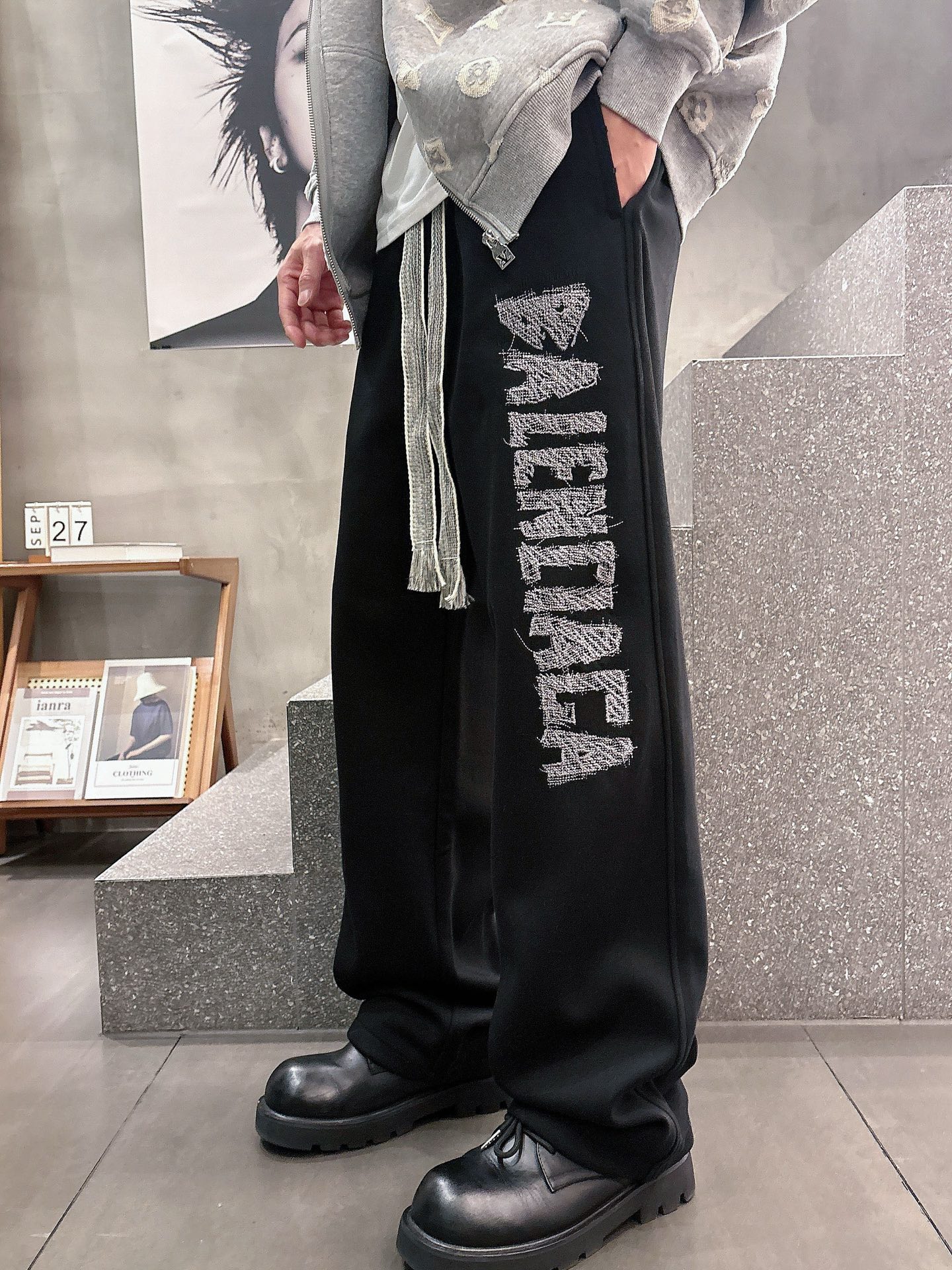 Balenciaga一比一休閒長褲男士款黑色字母刺繡寬鬆直筒運動褲| 9 Balenciaga一比一休閒長褲男士款黑色字母刺繡寬鬆直筒運動褲