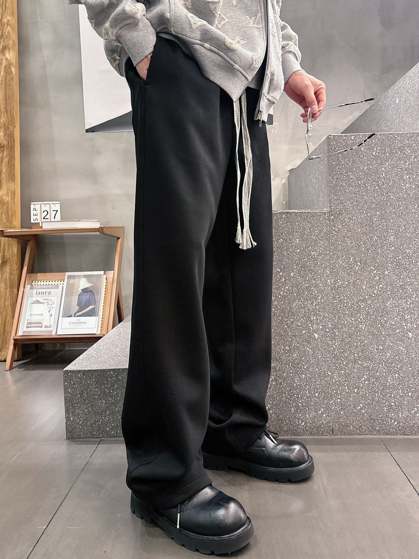 Balenciaga一比一休閒長褲男士款黑色字母刺繡寬鬆直筒運動褲| 7 Balenciaga一比一休閒長褲男士款黑色字母刺繡寬鬆直筒運動褲