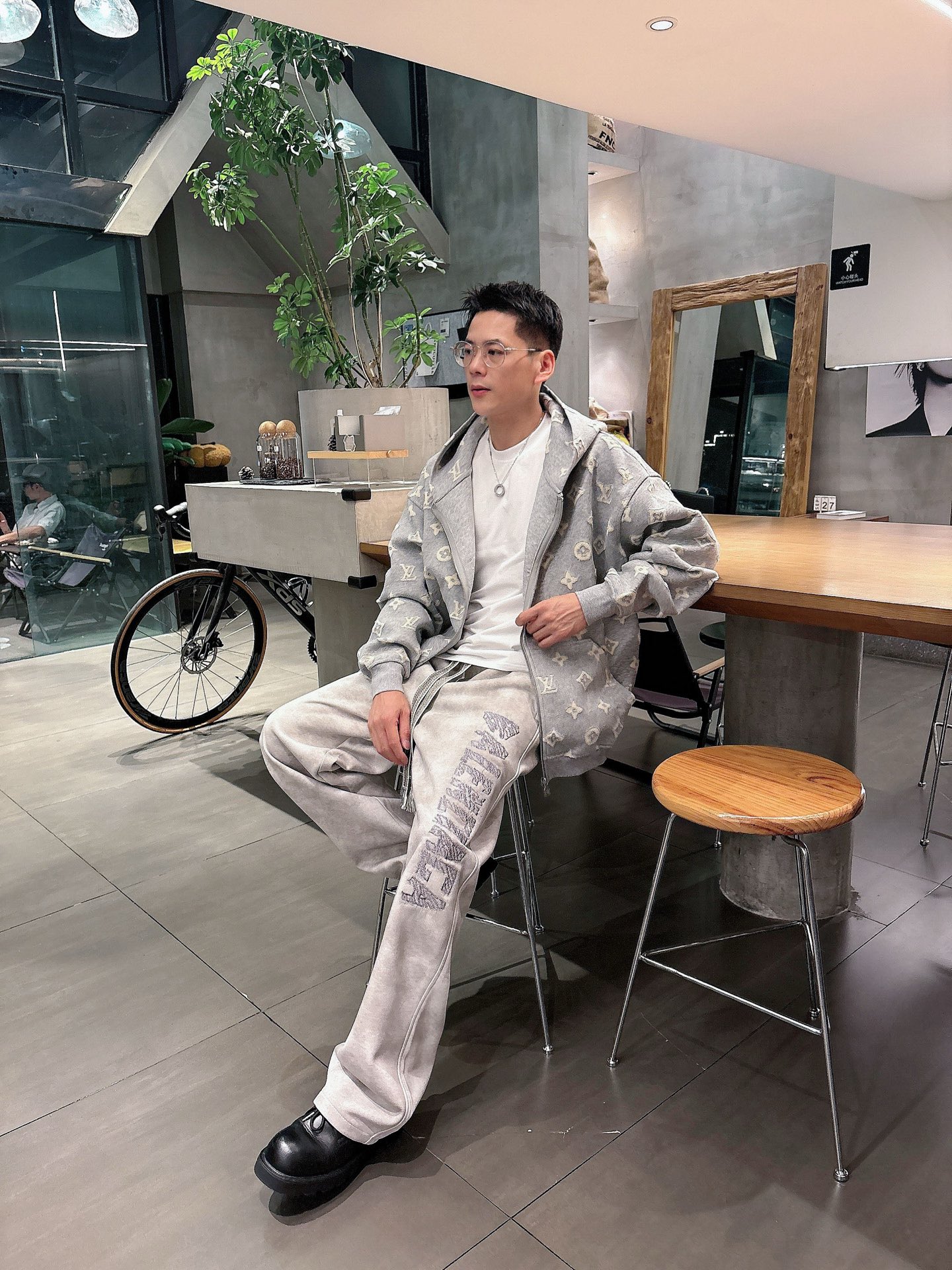 Balenciaga原單休閒長褲男士款米色寬鬆直筒褲街頭字母刺繡款| 15 Balenciaga原單休閒長褲男士款米色寬鬆直筒褲街頭字母刺繡款