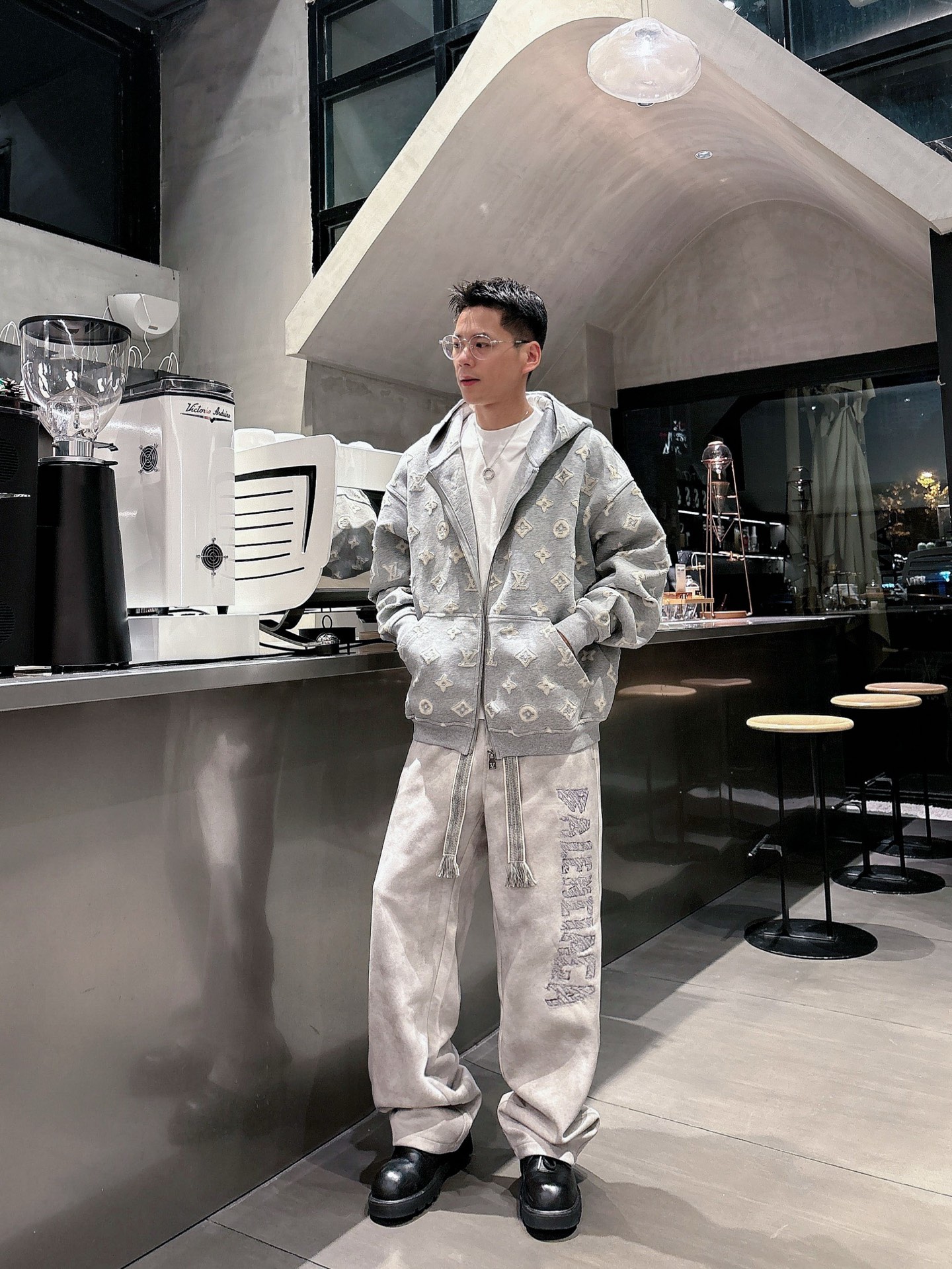 Balenciaga原單休閒長褲男士款米色寬鬆直筒褲街頭字母刺繡款| 14 Balenciaga原單休閒長褲男士款米色寬鬆直筒褲街頭字母刺繡款