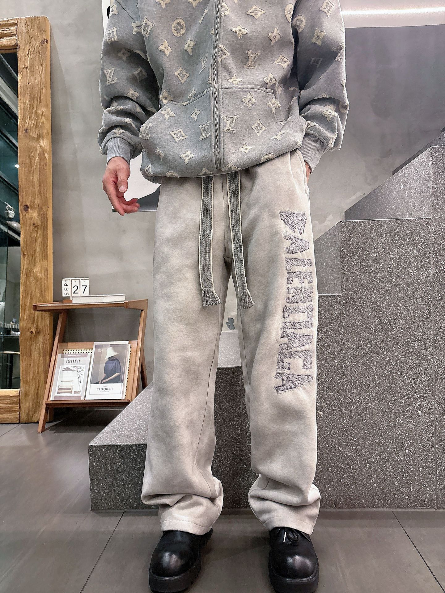 Balenciaga原單休閒長褲男士款米色寬鬆直筒褲街頭字母刺繡款| 12 Balenciaga原單休閒長褲男士款米色寬鬆直筒褲街頭字母刺繡款