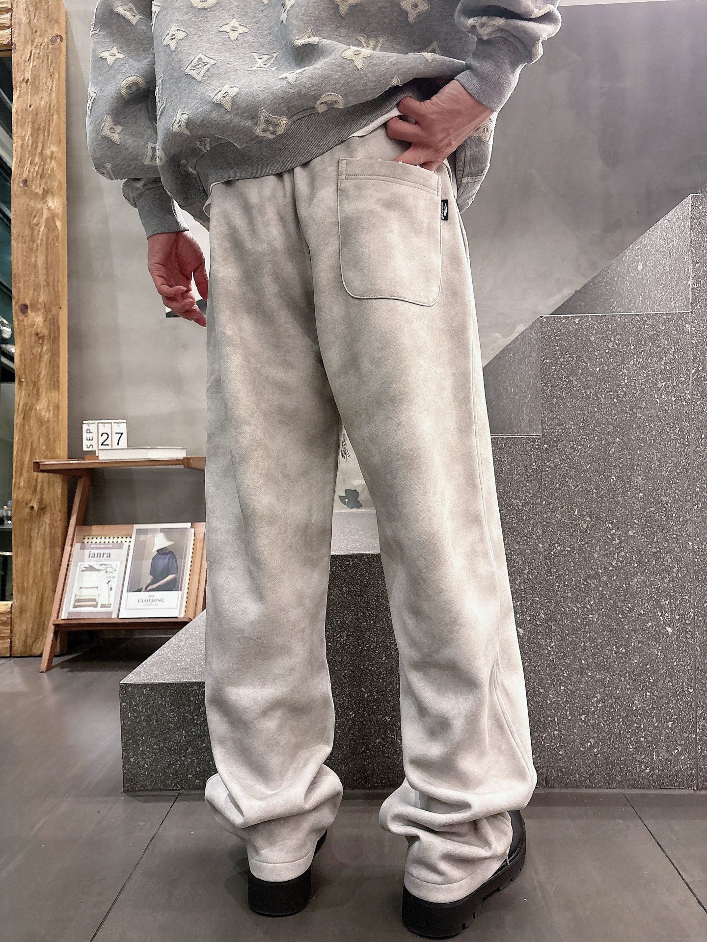 Balenciaga原單休閒長褲男士款米色寬鬆直筒褲街頭字母刺繡款| 10 Balenciaga原單休閒長褲男士款米色寬鬆直筒褲街頭字母刺繡款