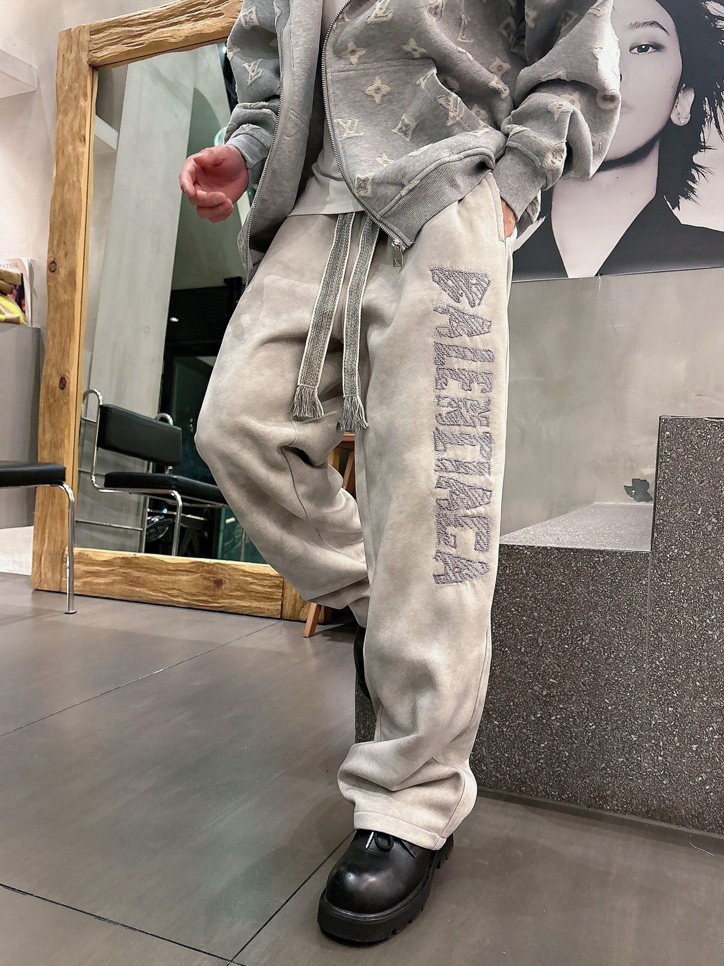 Balenciaga原單休閒長褲男士款米色寬鬆直筒褲街頭字母刺繡款| 9 Balenciaga原單休閒長褲男士款米色寬鬆直筒褲街頭字母刺繡款