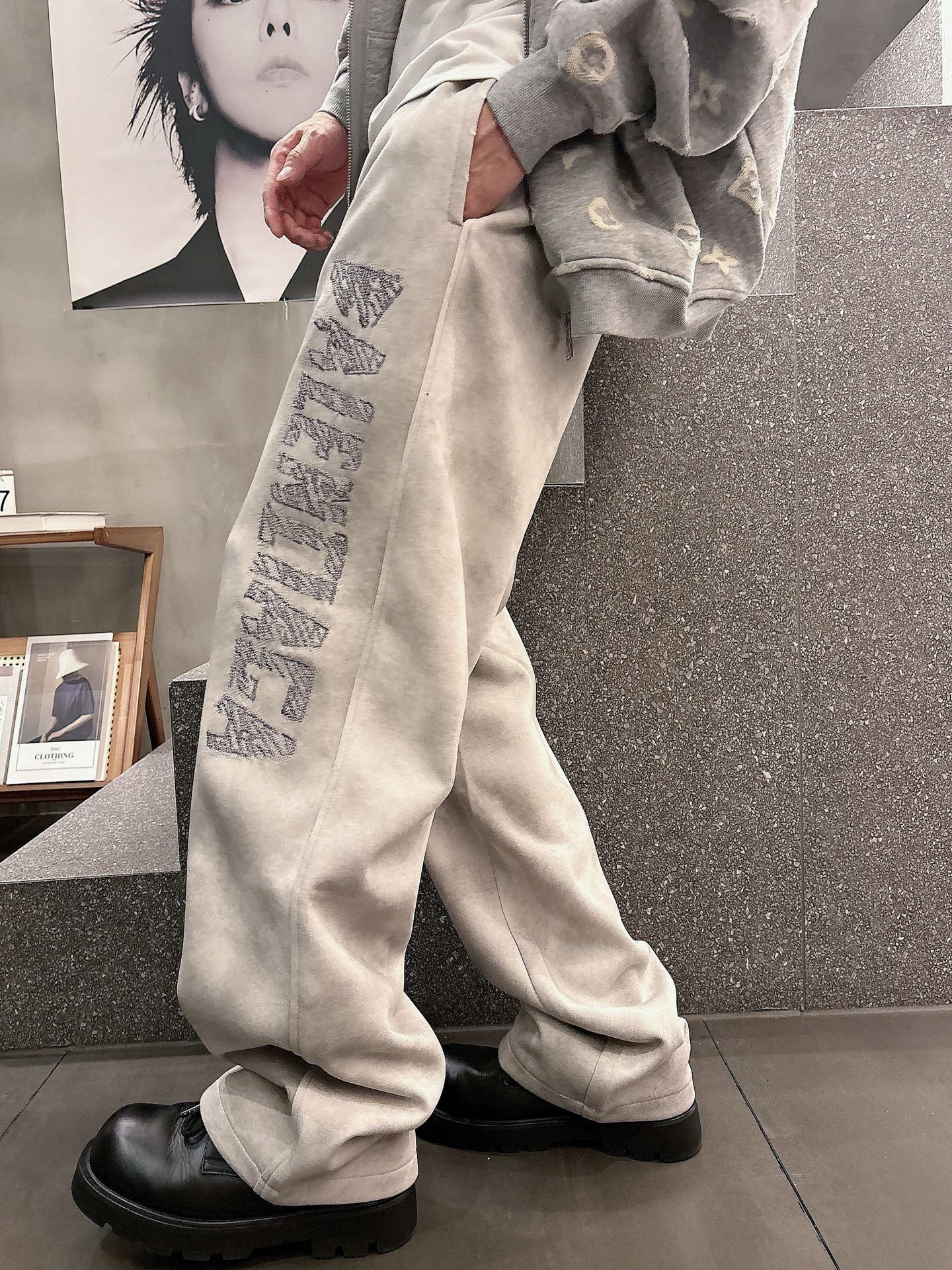 Balenciaga原單休閒長褲男士款米色寬鬆直筒褲街頭字母刺繡款| 5 Balenciaga原單休閒長褲男士款米色寬鬆直筒褲街頭字母刺繡款