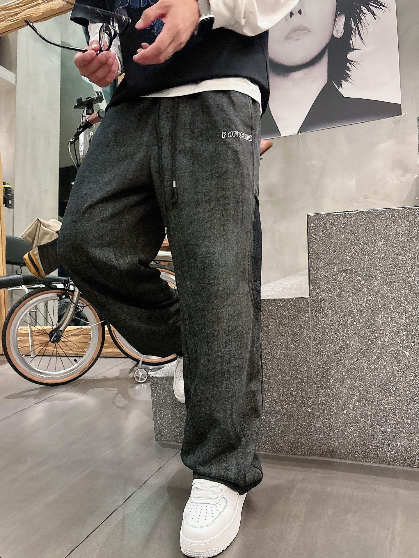Balenciaga A貨男士休閒長褲 黑灰漸層設計寬鬆直筒運動褲