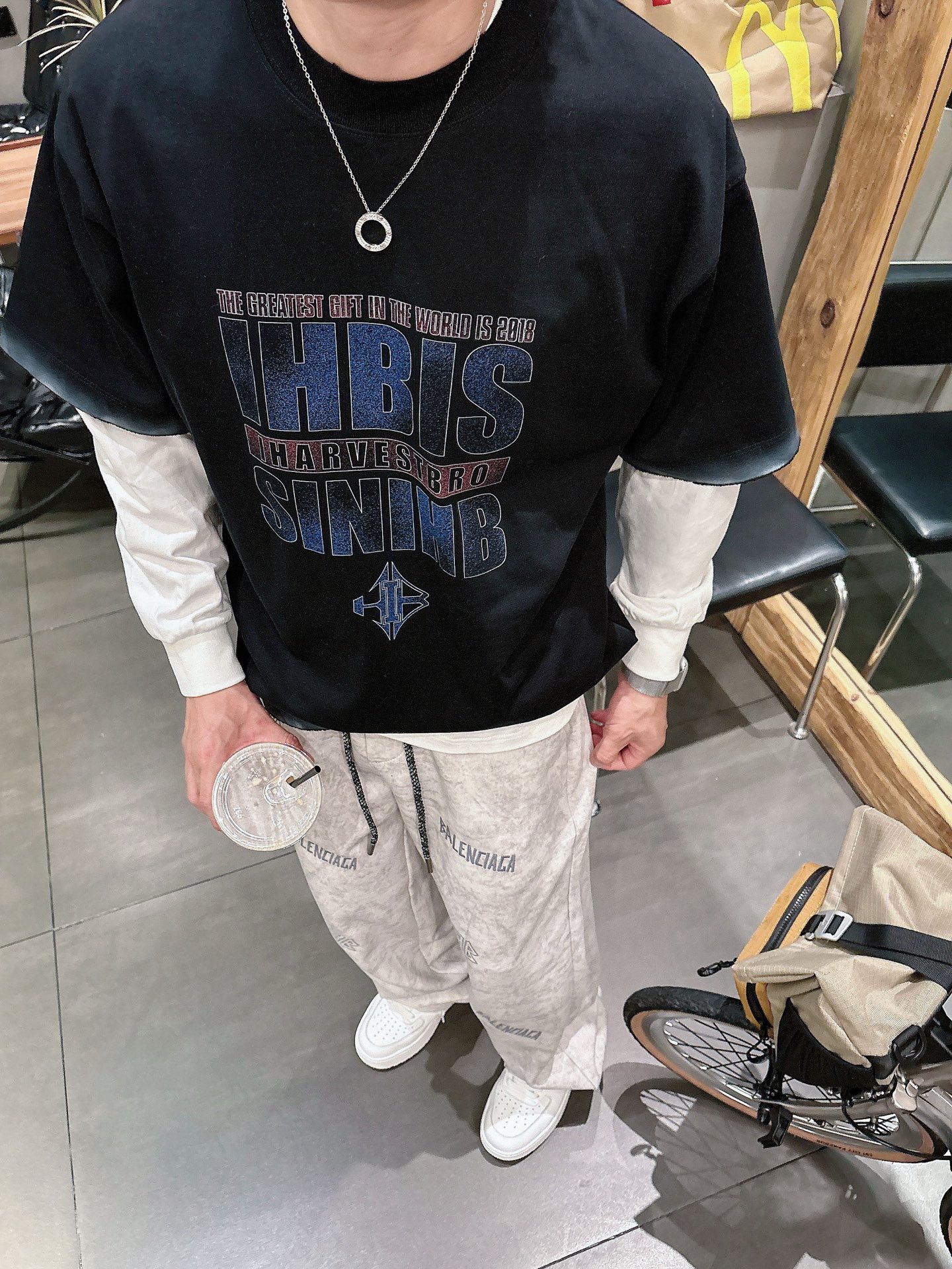 Balenciaga一比一男士休閒長褲 米色水洗風寬鬆直筒運動褲字母印花款
