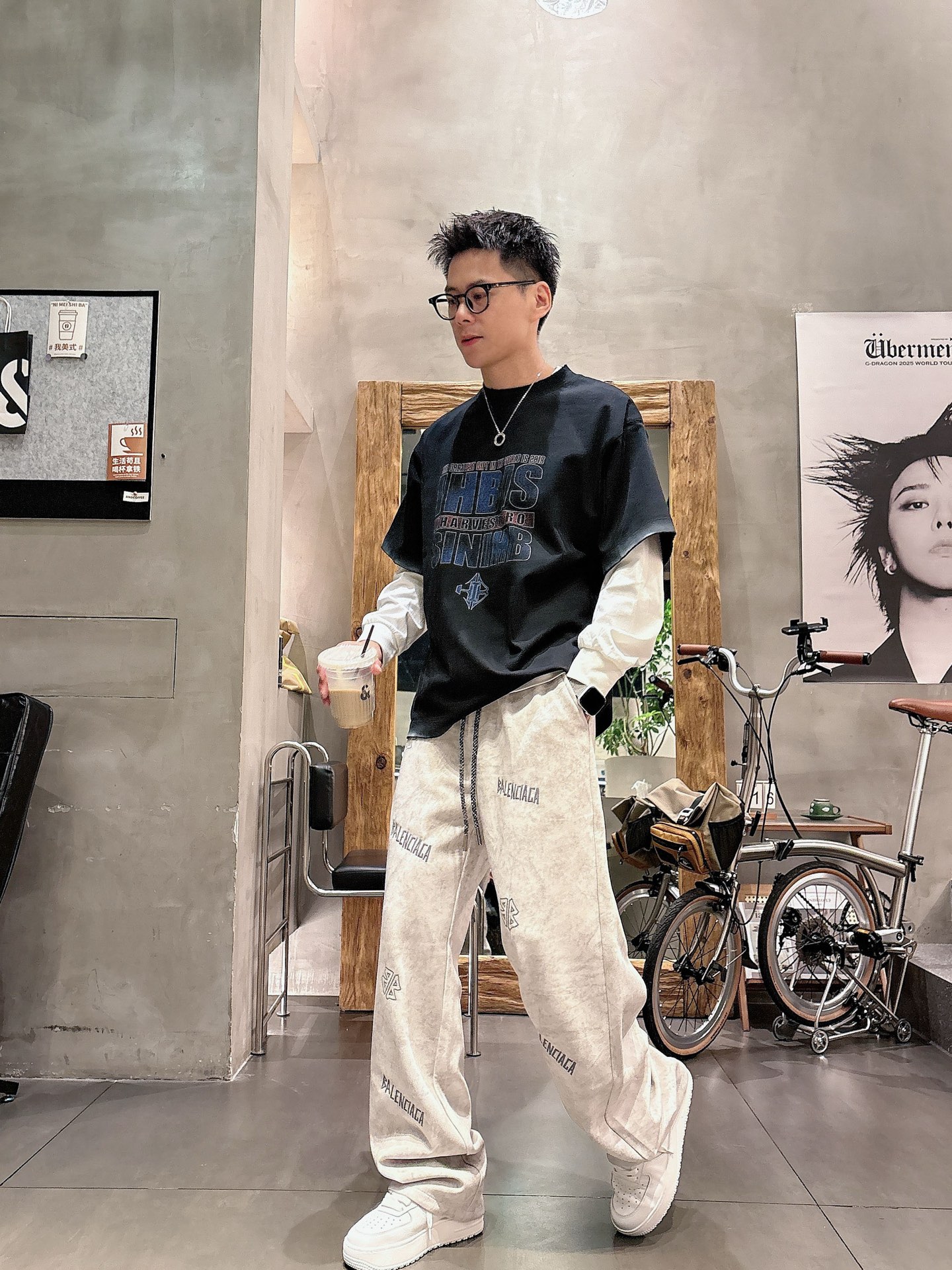Balenciaga一比一男士休閒長褲 米色水洗風寬鬆直筒運動褲字母印花款