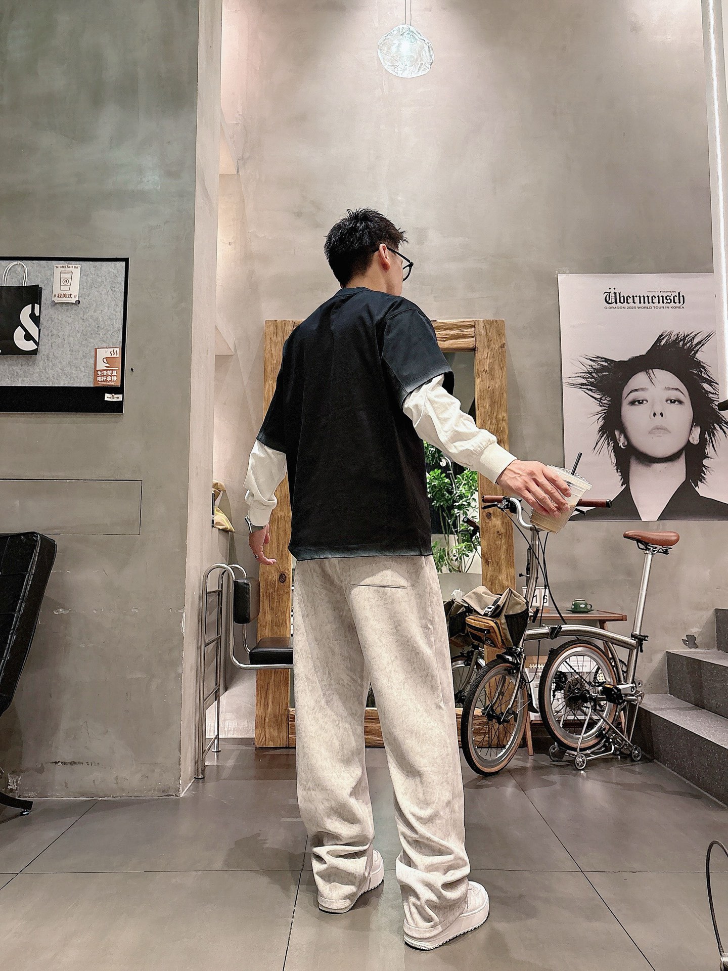 Balenciaga一比一男士休閒長褲 米色水洗風寬鬆直筒運動褲字母印花款