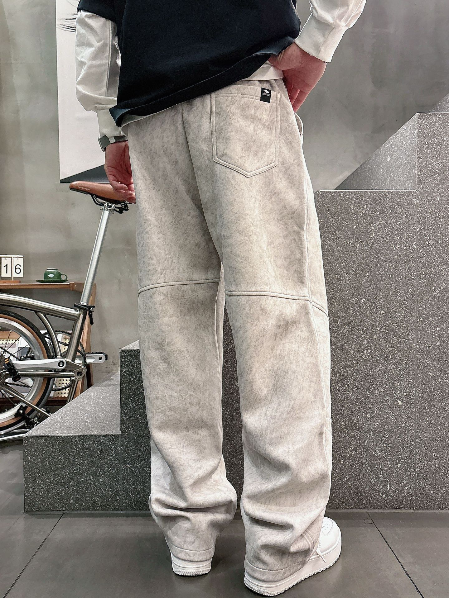 Balenciaga原單男士休閒長褲 米色做舊風寬鬆直筒運動褲簡約Logo款