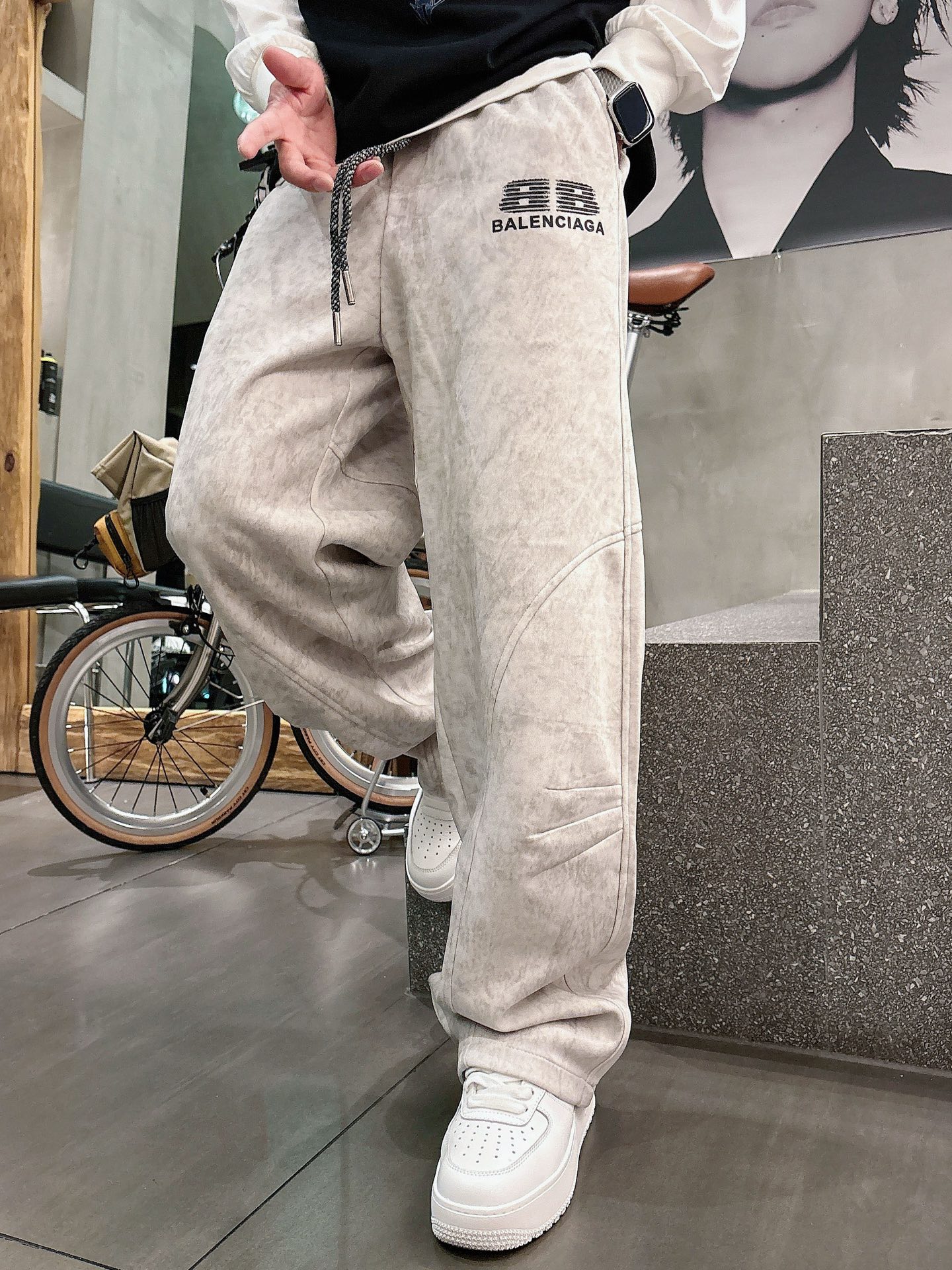 Balenciaga原單男士休閒長褲 米色做舊風寬鬆直筒運動褲簡約Logo款