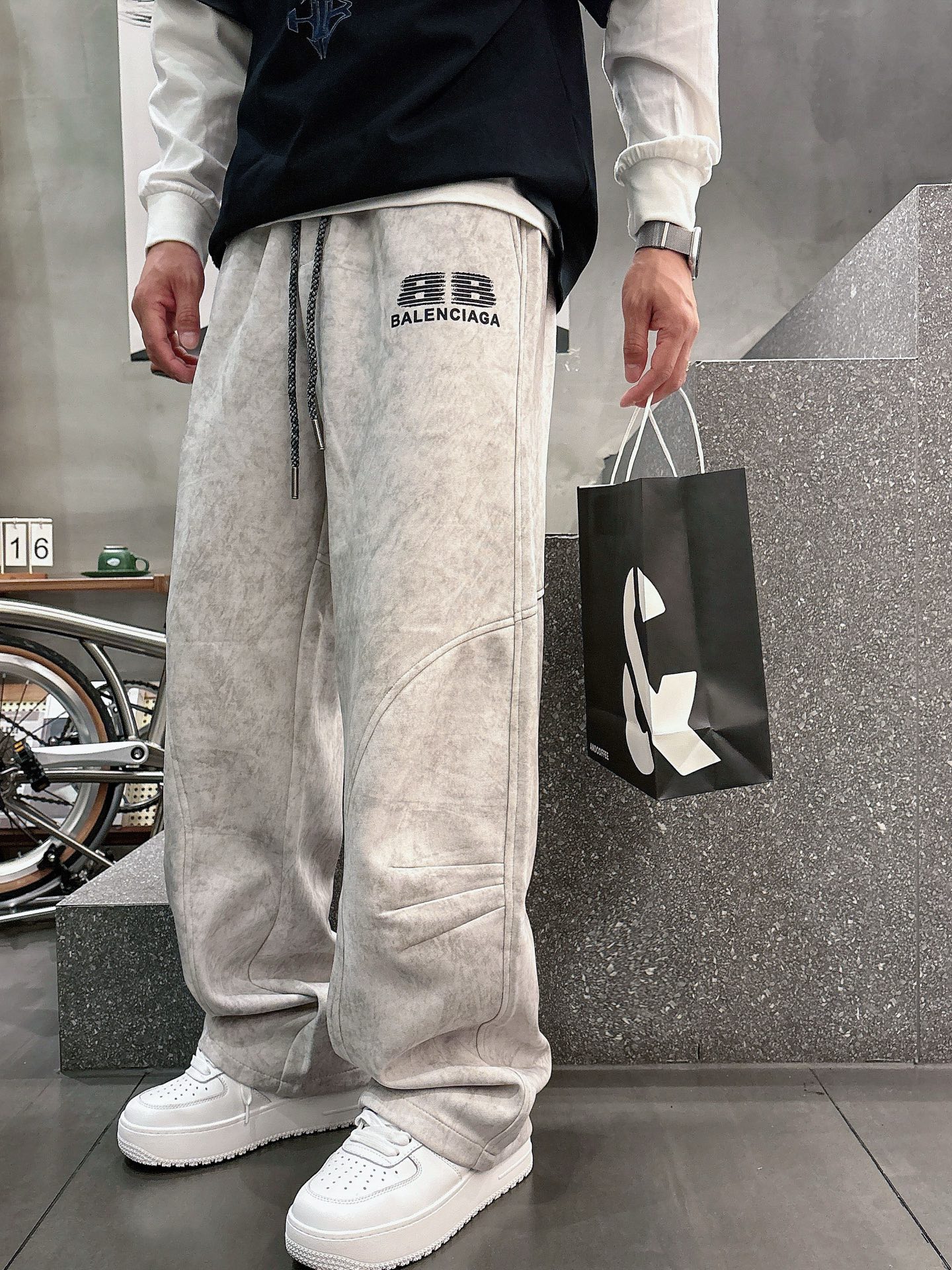 Balenciaga原單男士休閒長褲 米色做舊風寬鬆直筒運動褲簡約Logo款