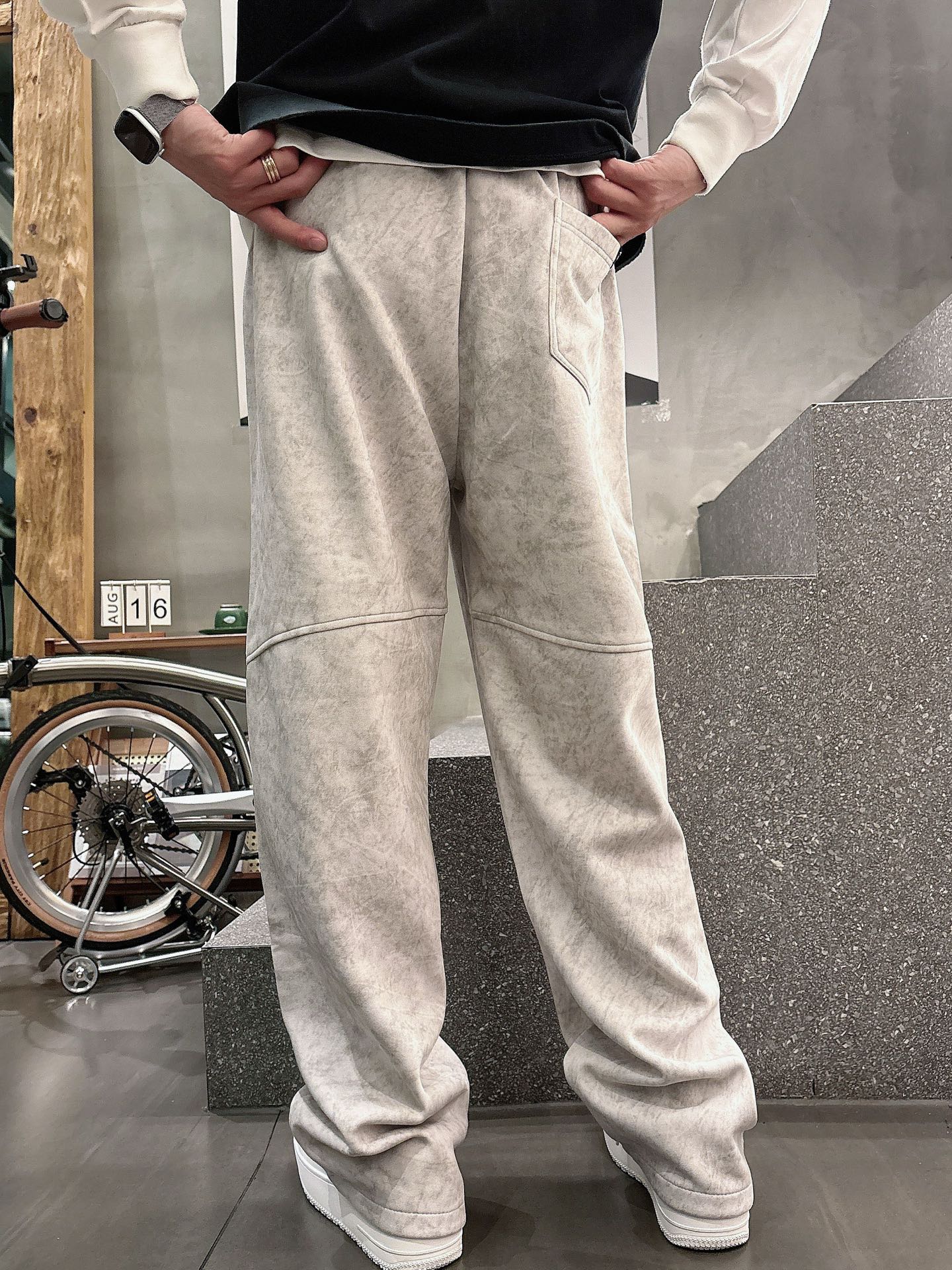 Balenciaga原單男士休閒長褲 米色做舊風寬鬆直筒運動褲簡約Logo款