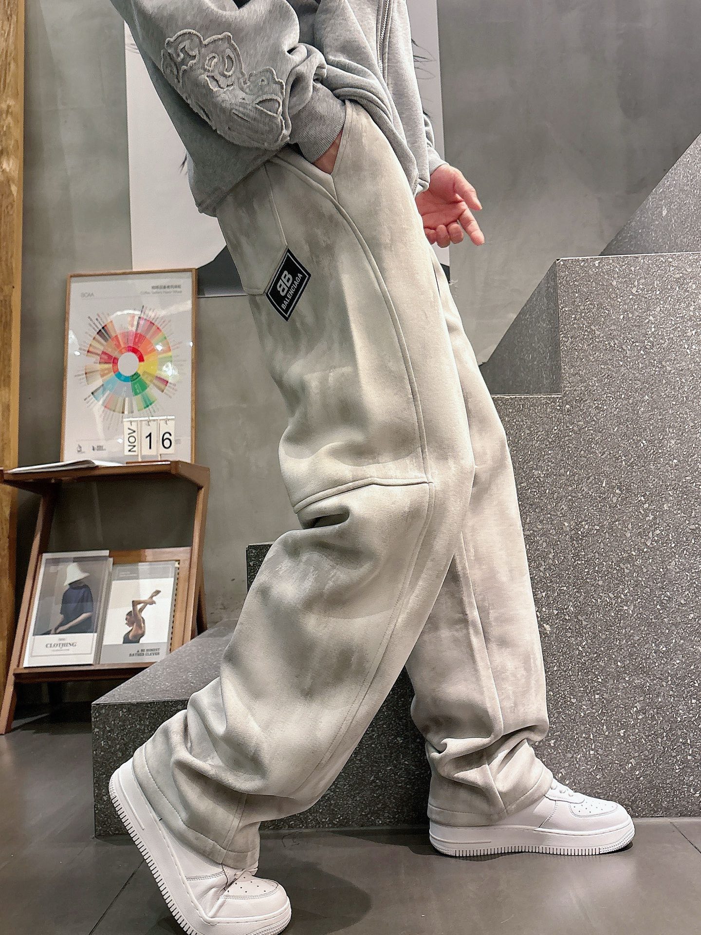巴黎世家一比一淺色做舊寬鬆運動褲 大LOGO側邊印花長褲| 13 巴黎世家一比一淺色做舊寬鬆運動褲 大LOGO側邊印花長褲