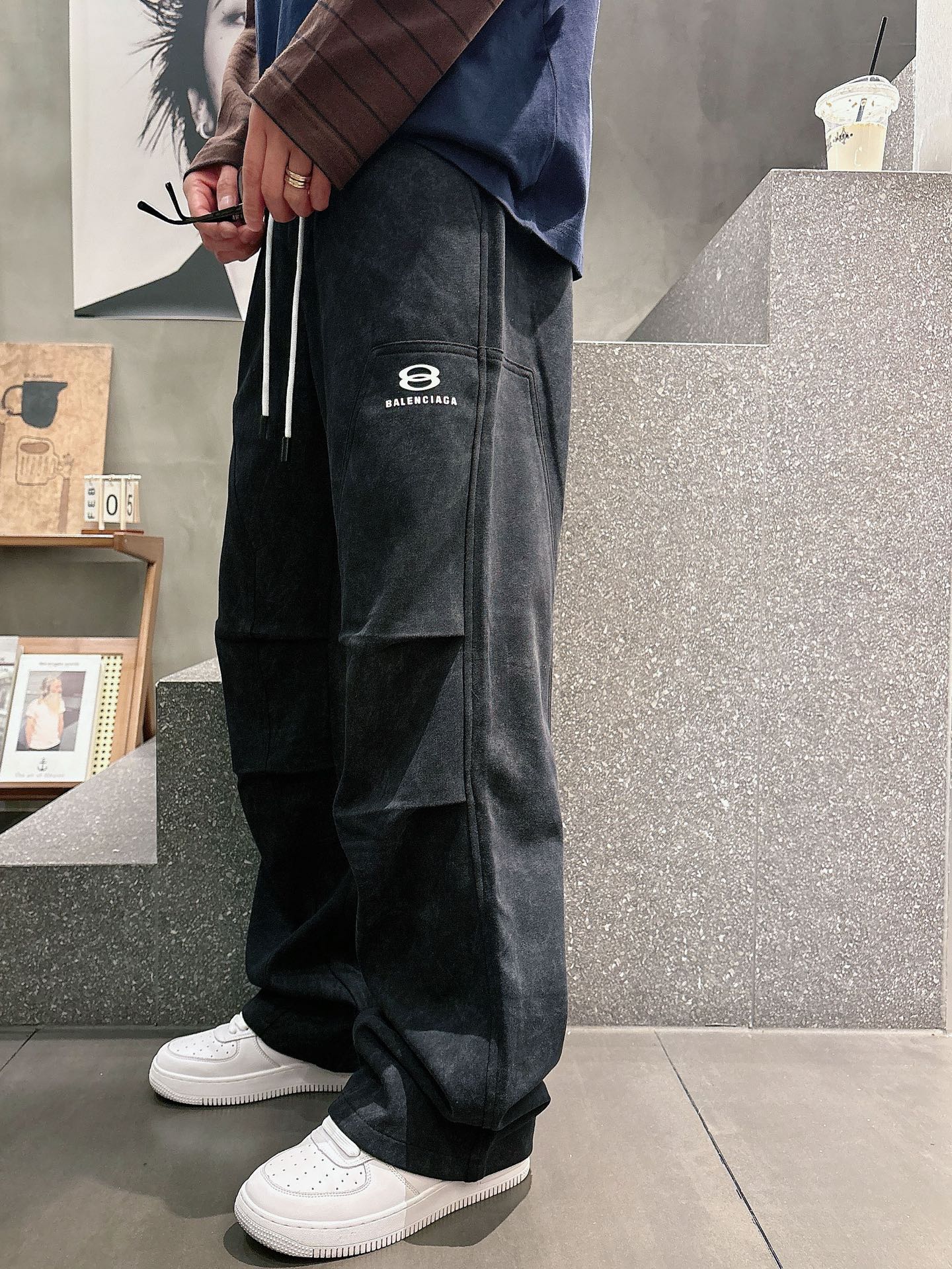 巴黎世家一比一黑色做舊運動長褲 寬鬆直筒休閒潮流褲| 18 巴黎世家一比一黑色做舊運動長褲 寬鬆直筒休閒潮流褲
