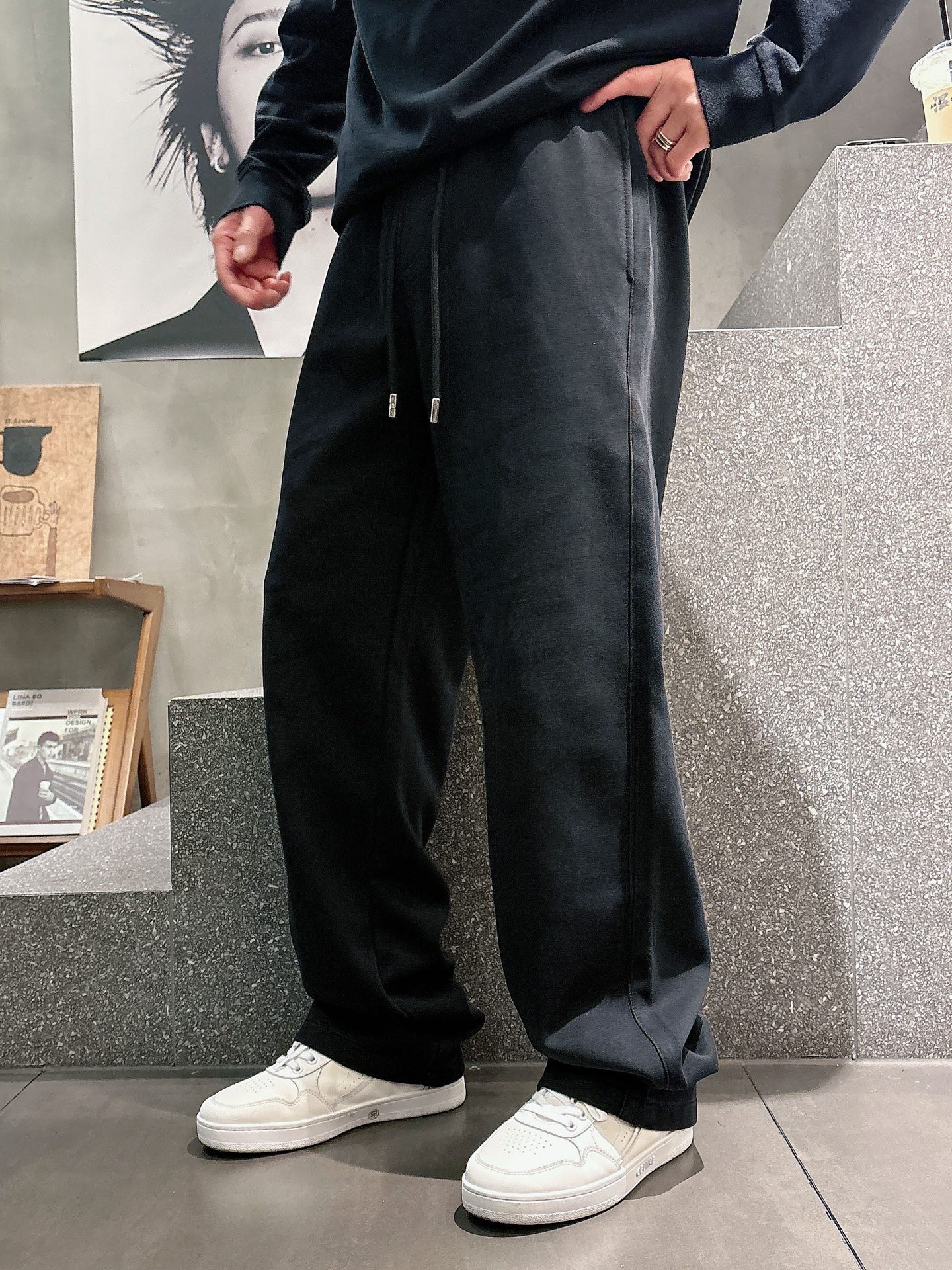 巴黎世家高仿暗紋滿版字母運動長褲 寬鬆直筒休閒褲