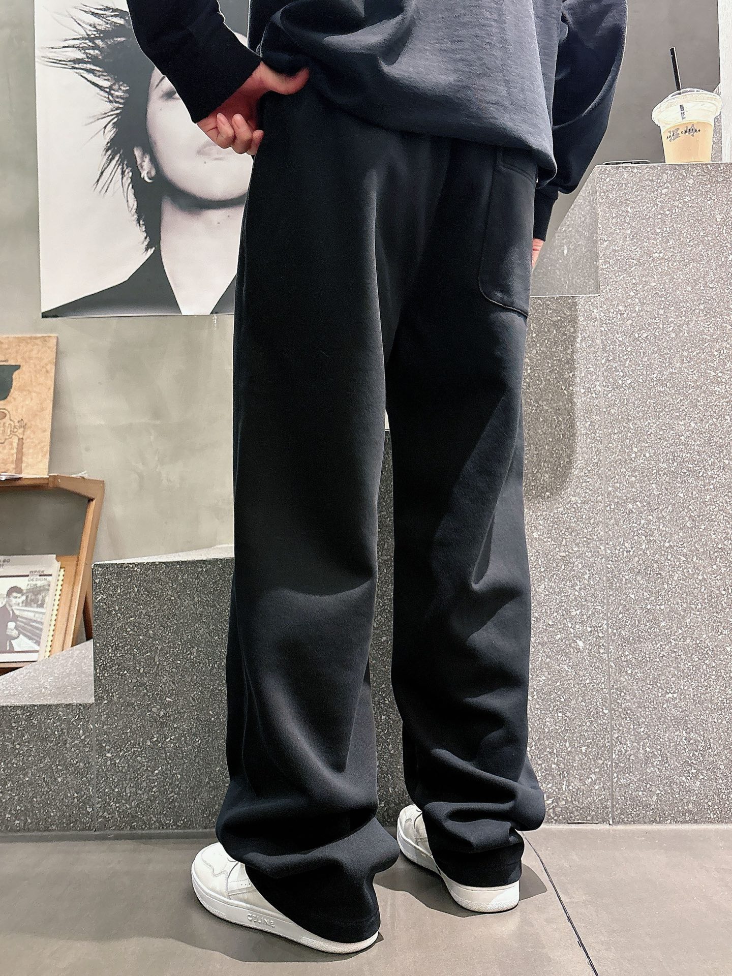 巴黎世家高仿暗紋滿版字母運動長褲 寬鬆直筒休閒褲
