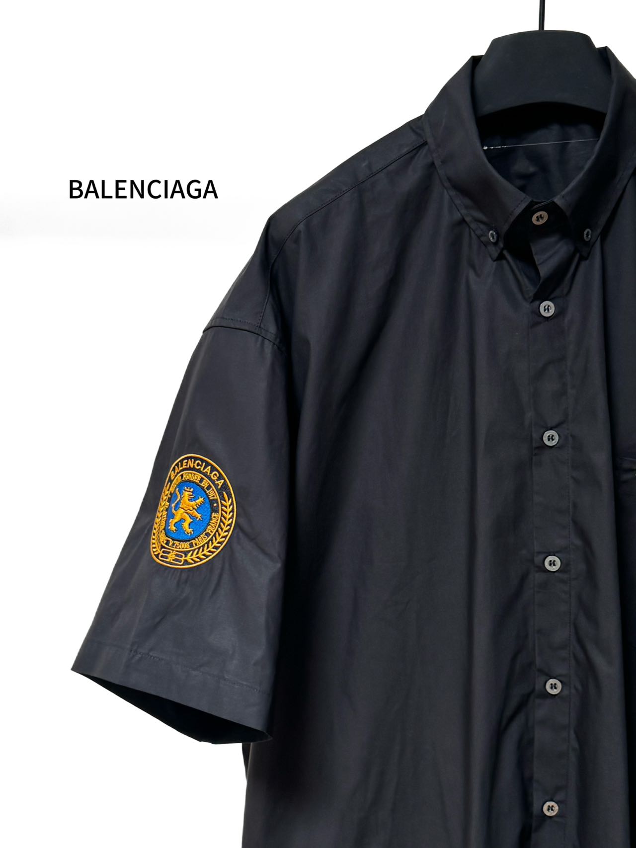 Balenciaga 高仿襯衫 男款黑色徽章刺繡短袖寬鬆襯衣| 12 Balenciaga 高仿襯衫 男款黑色徽章刺繡短袖寬鬆襯衣