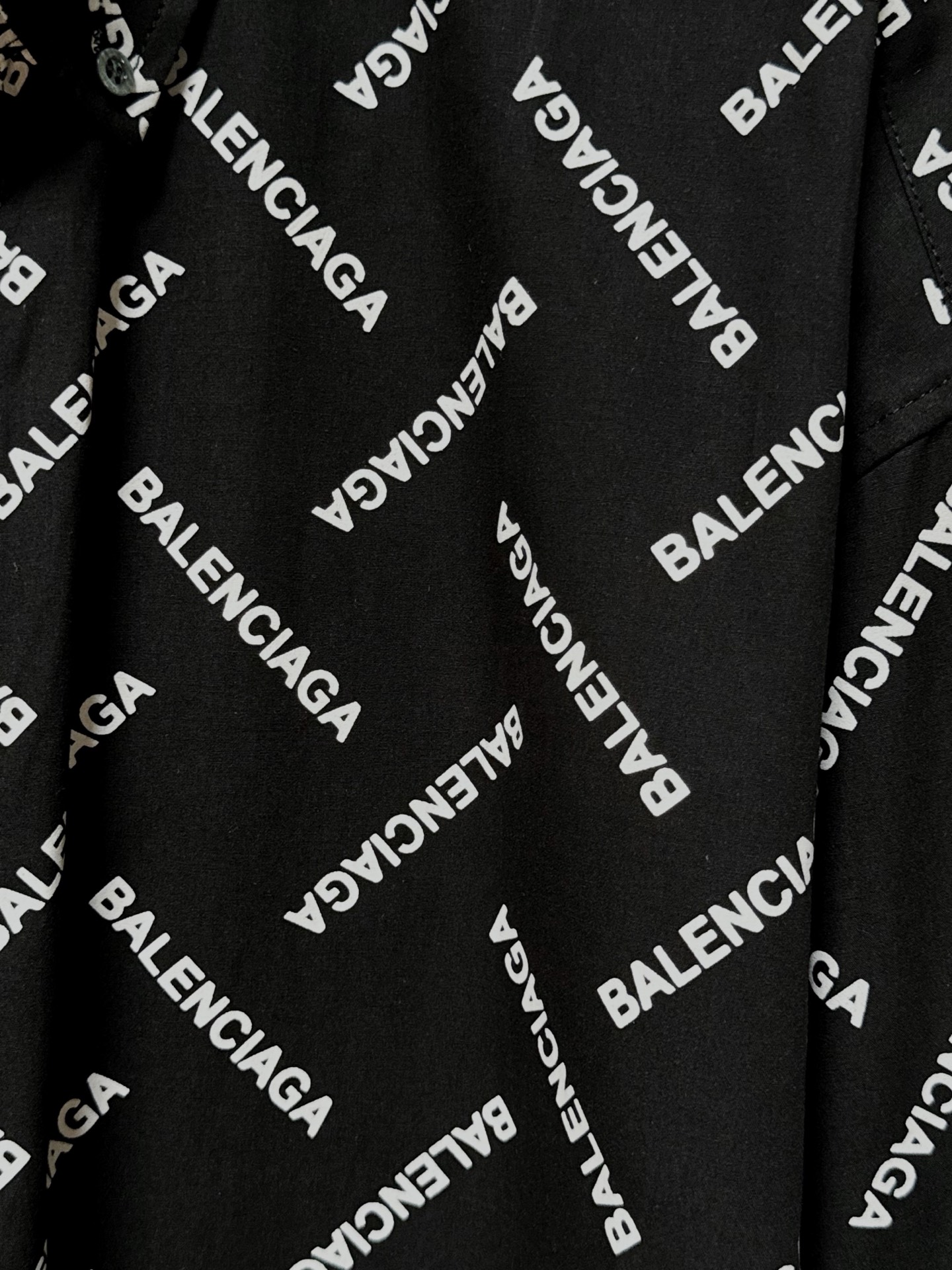 Balenciaga 原單襯衫 男款黑色滿印LOGO長袖寬鬆襯衣| 9 Balenciaga 原單襯衫 男款黑色滿印LOGO長袖寬鬆襯衣