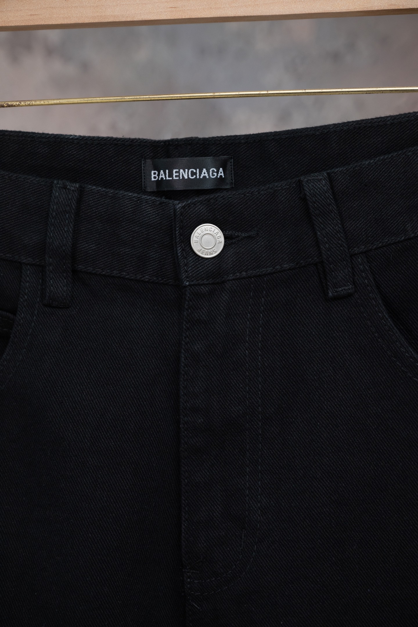Balenciaga高仿男士牛仔短褲簡約logo設計百搭休閒街頭風| 11 Balenciaga高仿男士牛仔短褲簡約logo設計百搭休閒街頭風