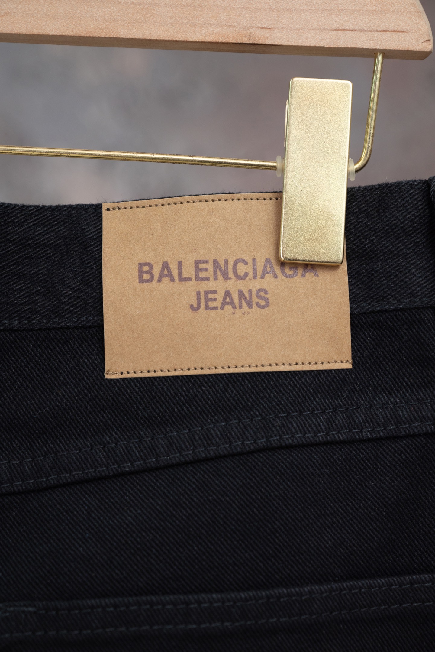 Balenciaga高仿男士牛仔短褲簡約logo設計百搭休閒街頭風| 10 Balenciaga高仿男士牛仔短褲簡約logo設計百搭休閒街頭風