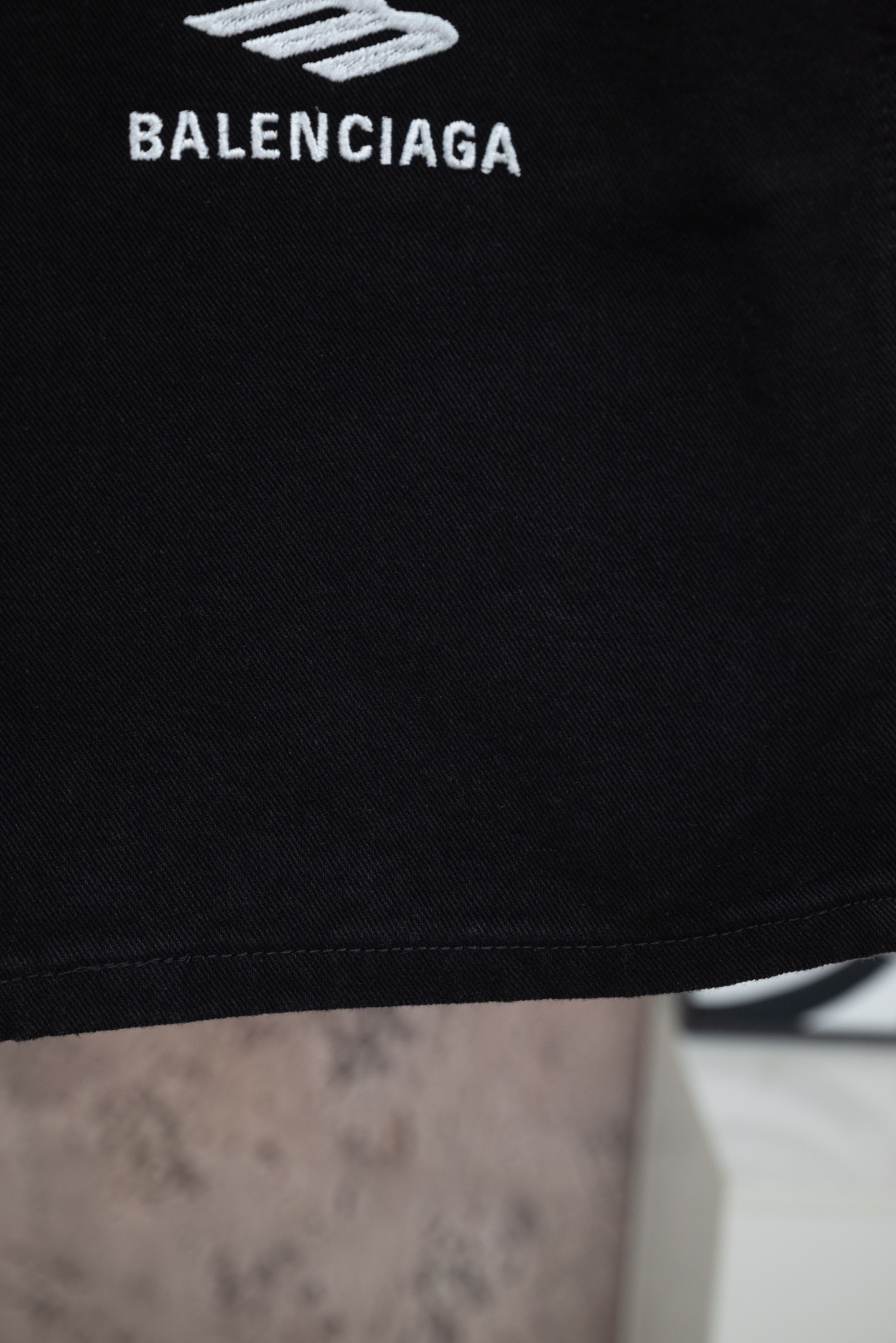 Balenciaga高仿男士牛仔短褲簡約logo設計百搭休閒街頭風| 8 Balenciaga高仿男士牛仔短褲簡約logo設計百搭休閒街頭風