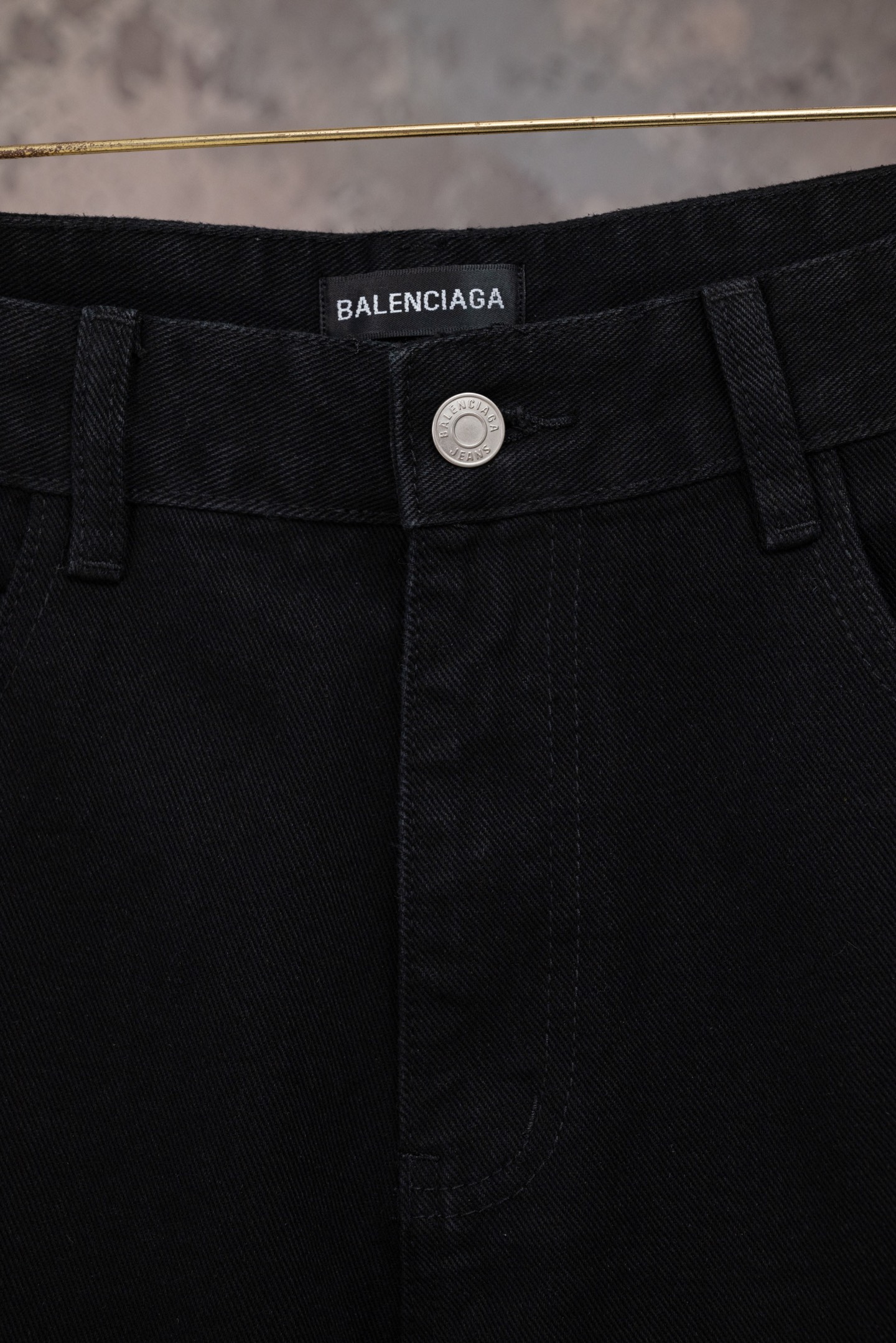 Balenciaga高仿男士牛仔短褲巴黎圖騰設計街頭個性百搭款| 11 Balenciaga高仿男士牛仔短褲巴黎圖騰設計街頭個性百搭款