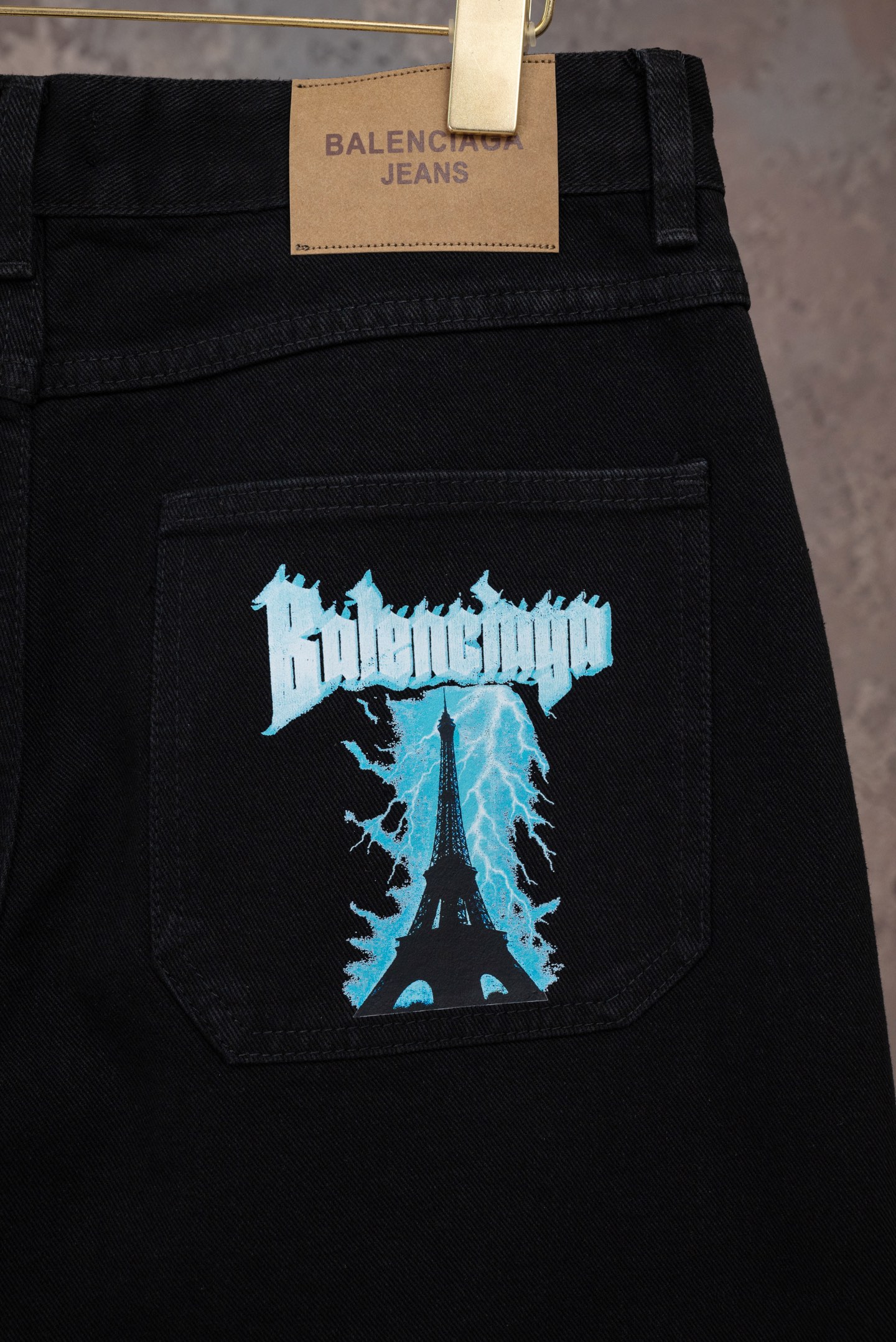 Balenciaga高仿男士牛仔短褲巴黎圖騰設計街頭個性百搭款| 10 Balenciaga高仿男士牛仔短褲巴黎圖騰設計街頭個性百搭款