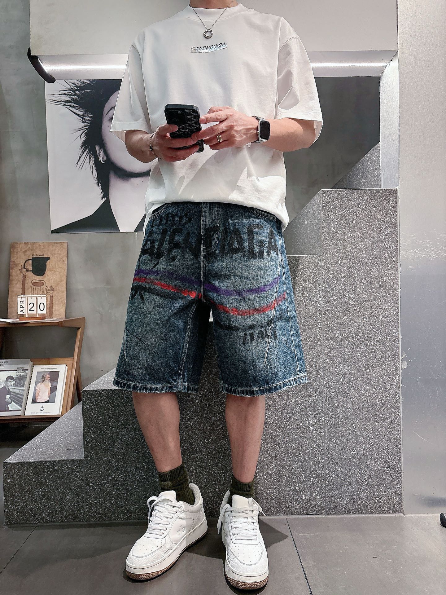 Balenciaga高仿男士牛仔短褲塗鴉字母設計街頭潮流寬鬆款