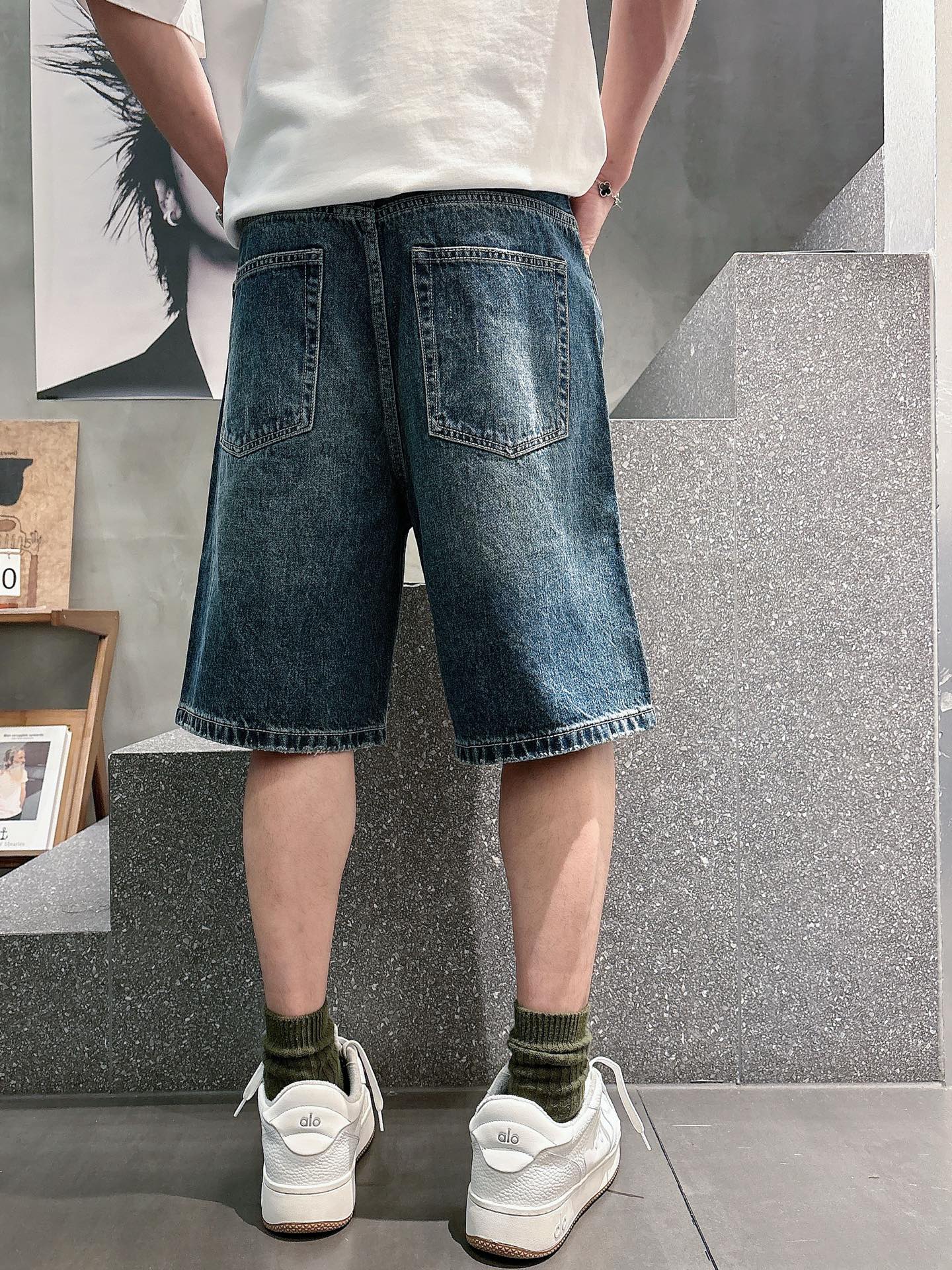 Balenciaga高仿男士牛仔短褲塗鴉字母設計街頭潮流寬鬆款| 14 Balenciaga高仿男士牛仔短褲塗鴉字母設計街頭潮流寬鬆款