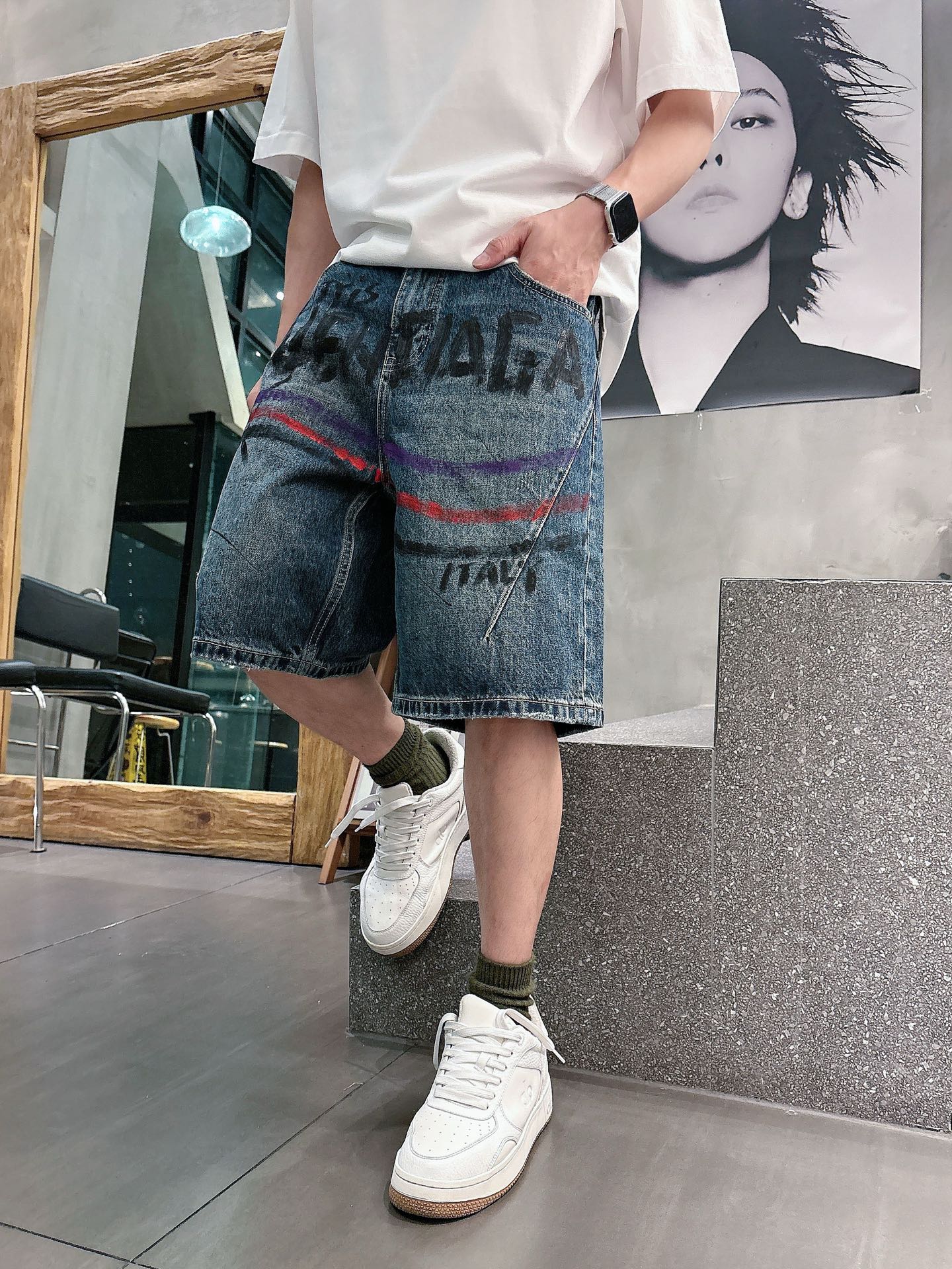 Balenciaga高仿男士牛仔短褲塗鴉字母設計街頭潮流寬鬆款| 13 Balenciaga高仿男士牛仔短褲塗鴉字母設計街頭潮流寬鬆款