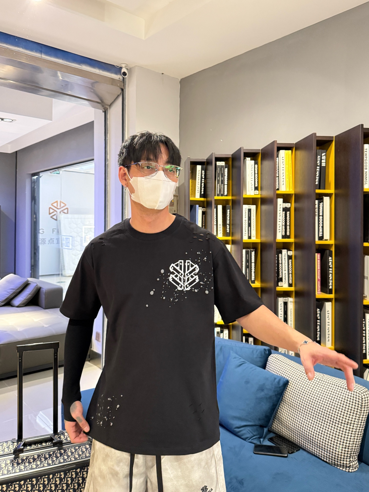 Balenciaga 高仿T恤 男款黑色噴漆做舊LOGO寬鬆短袖上衣
