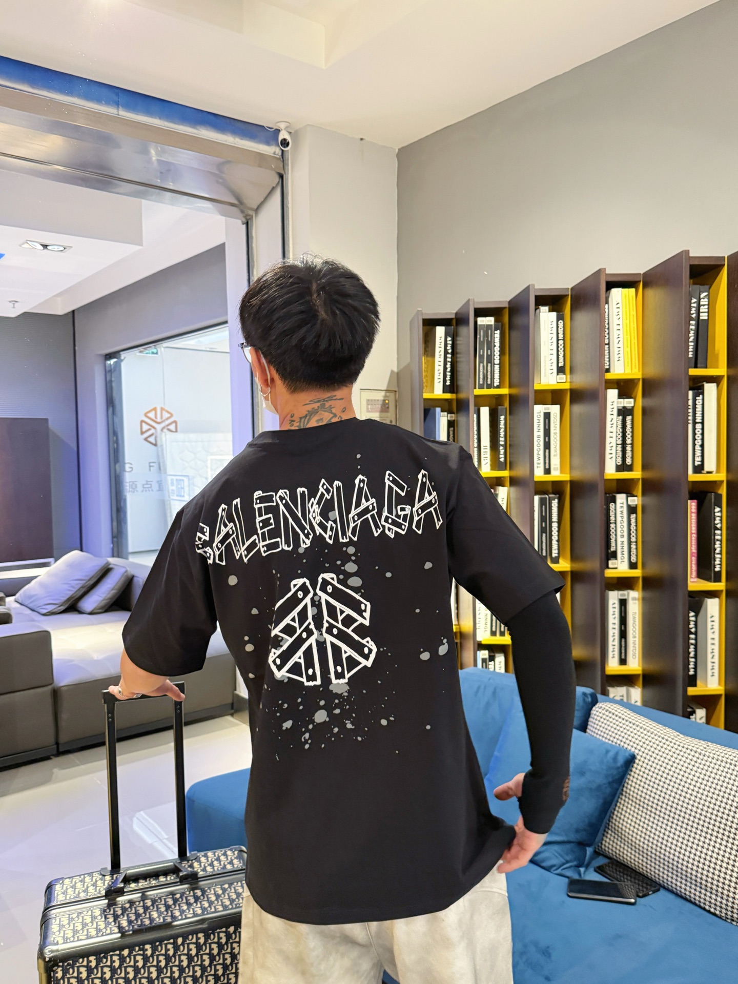 Balenciaga 高仿T恤 男款黑色噴漆做舊LOGO寬鬆短袖上衣| 12 Balenciaga 高仿T恤 男款黑色噴漆做舊LOGO寬鬆短袖上衣