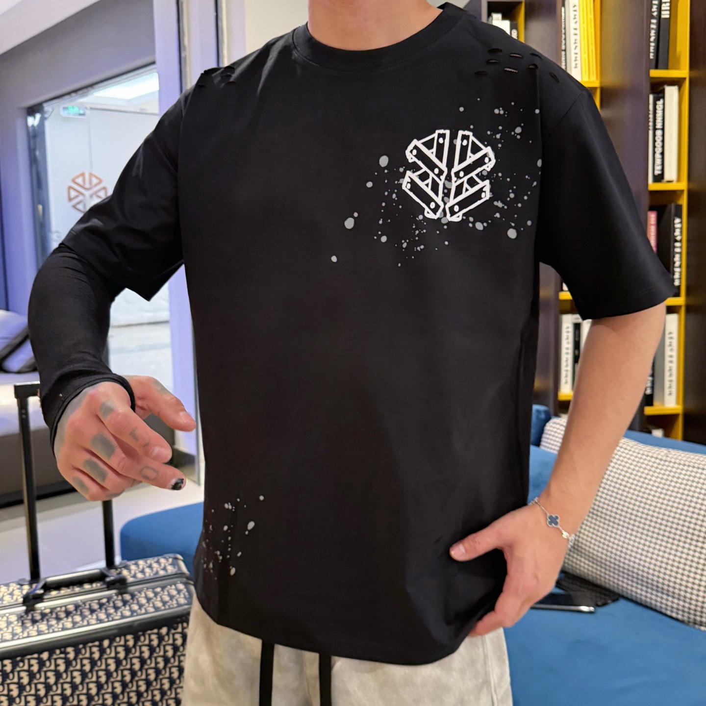 Balenciaga 高仿T恤 男款黑色噴漆做舊LOGO寬鬆短袖上衣| 11 Balenciaga 高仿T恤 男款黑色噴漆做舊LOGO寬鬆短袖上衣