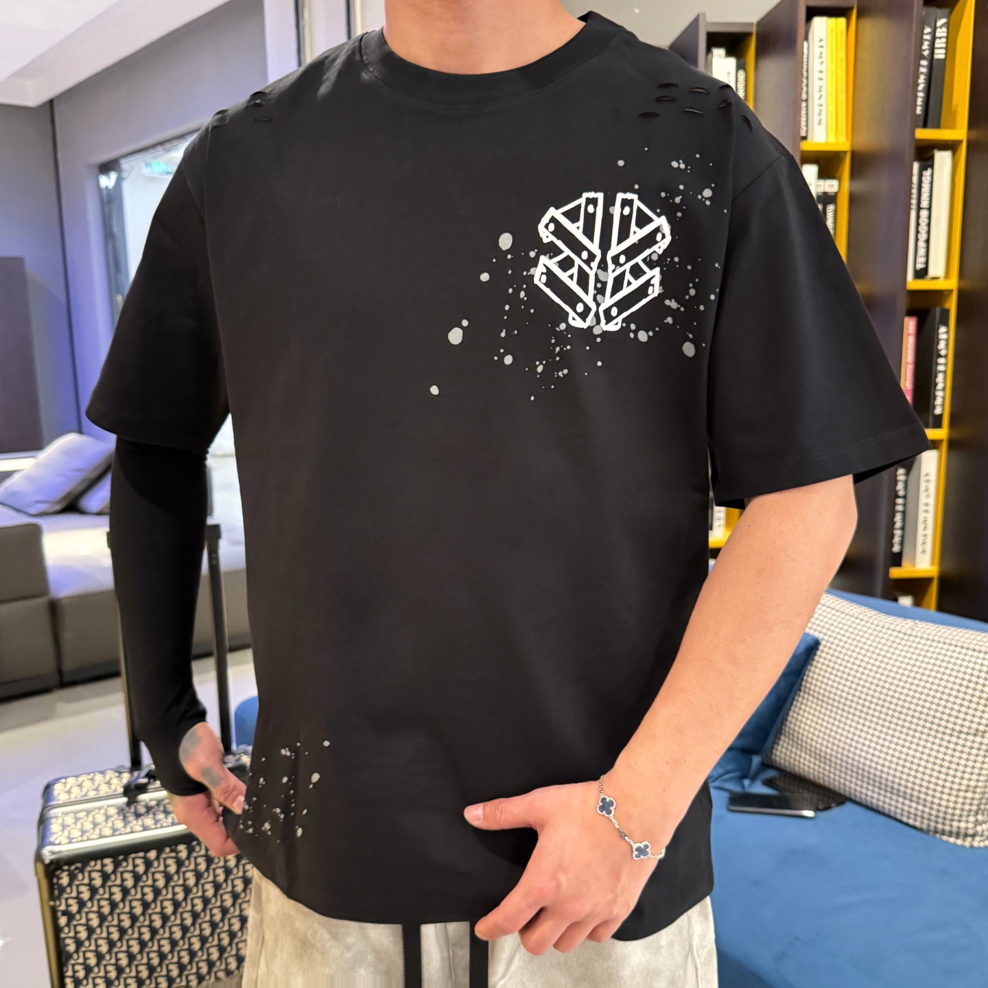 Balenciaga 高仿T恤 男款黑色噴漆做舊LOGO寬鬆短袖上衣| 10 Balenciaga 高仿T恤 男款黑色噴漆做舊LOGO寬鬆短袖上衣