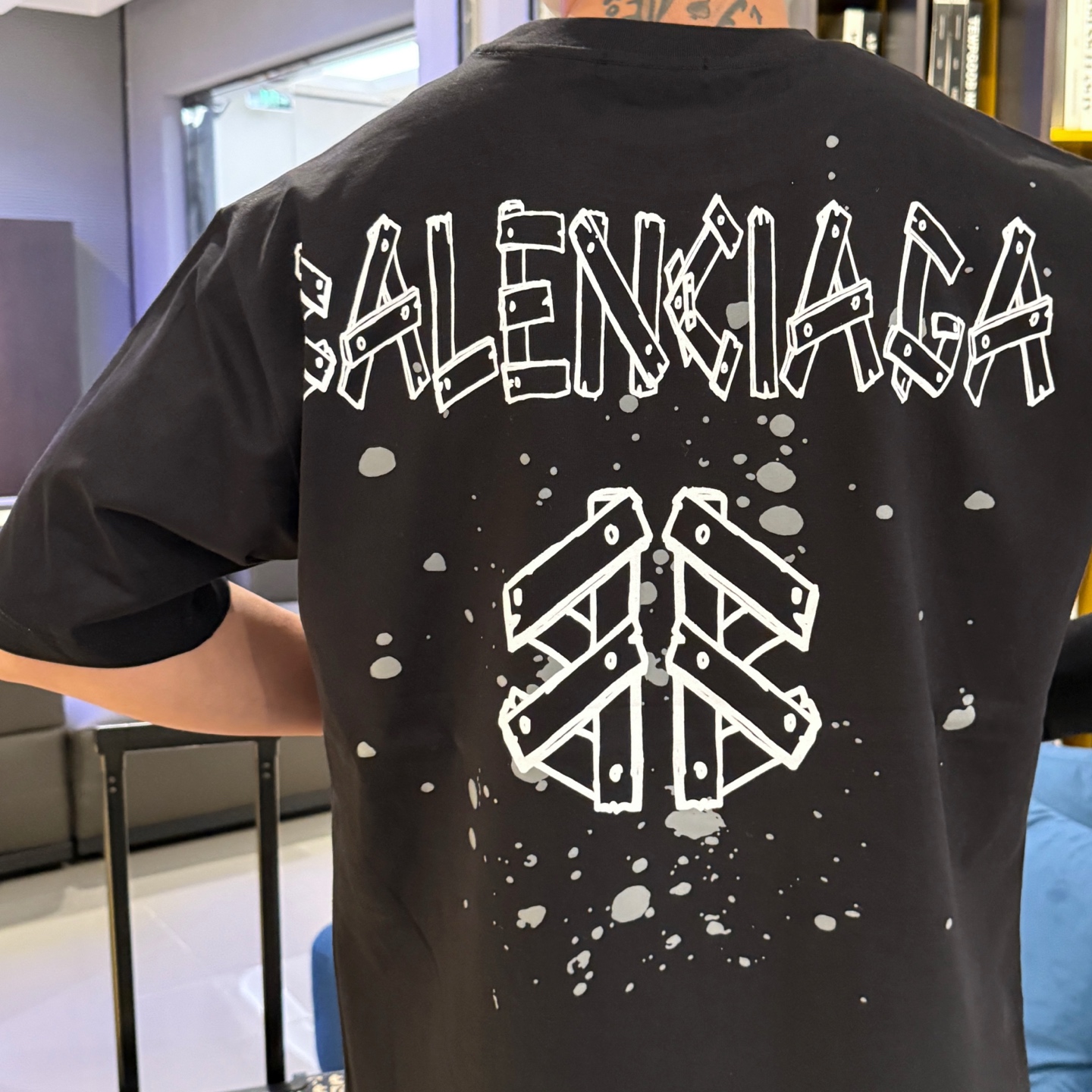 Balenciaga 高仿T恤 男款黑色噴漆做舊LOGO寬鬆短袖上衣| 7 Balenciaga 高仿T恤 男款黑色噴漆做舊LOGO寬鬆短袖上衣