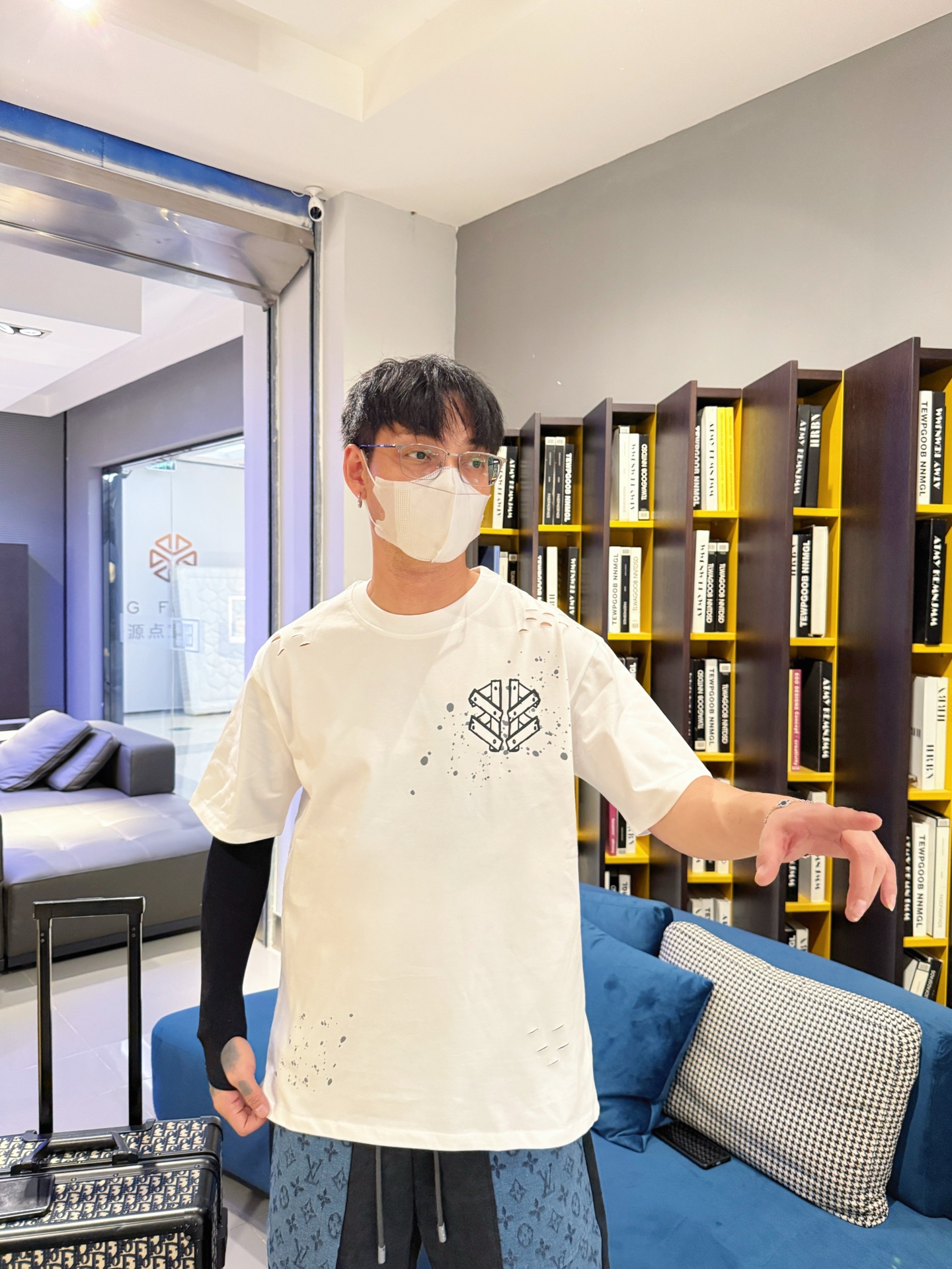 Balenciaga 一比一T恤 男款白色噴漆做舊LOGO寬鬆短袖