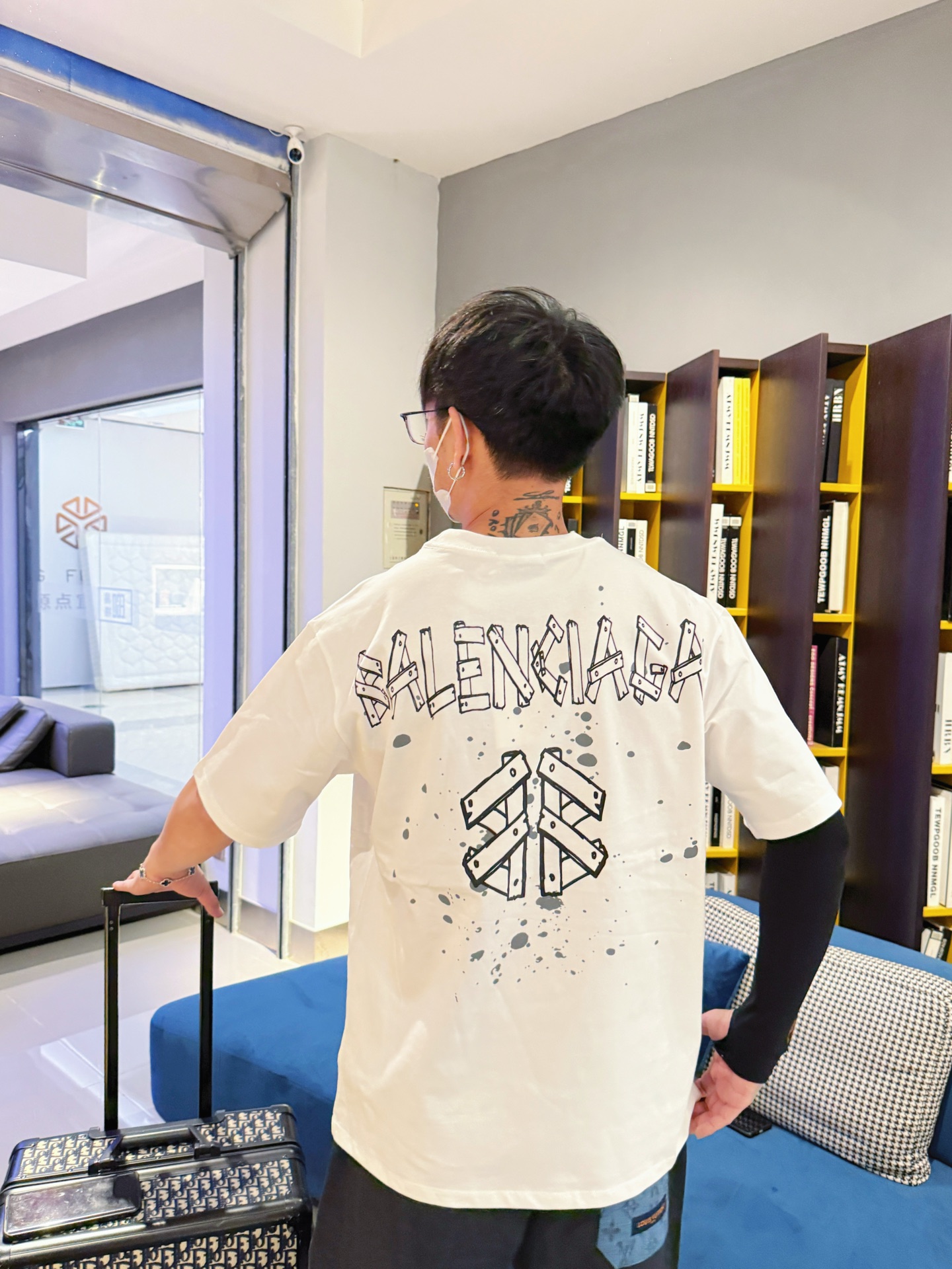 Balenciaga 一比一T恤 男款白色噴漆做舊LOGO寬鬆短袖| 12 Balenciaga 一比一T恤 男款白色噴漆做舊LOGO寬鬆短袖