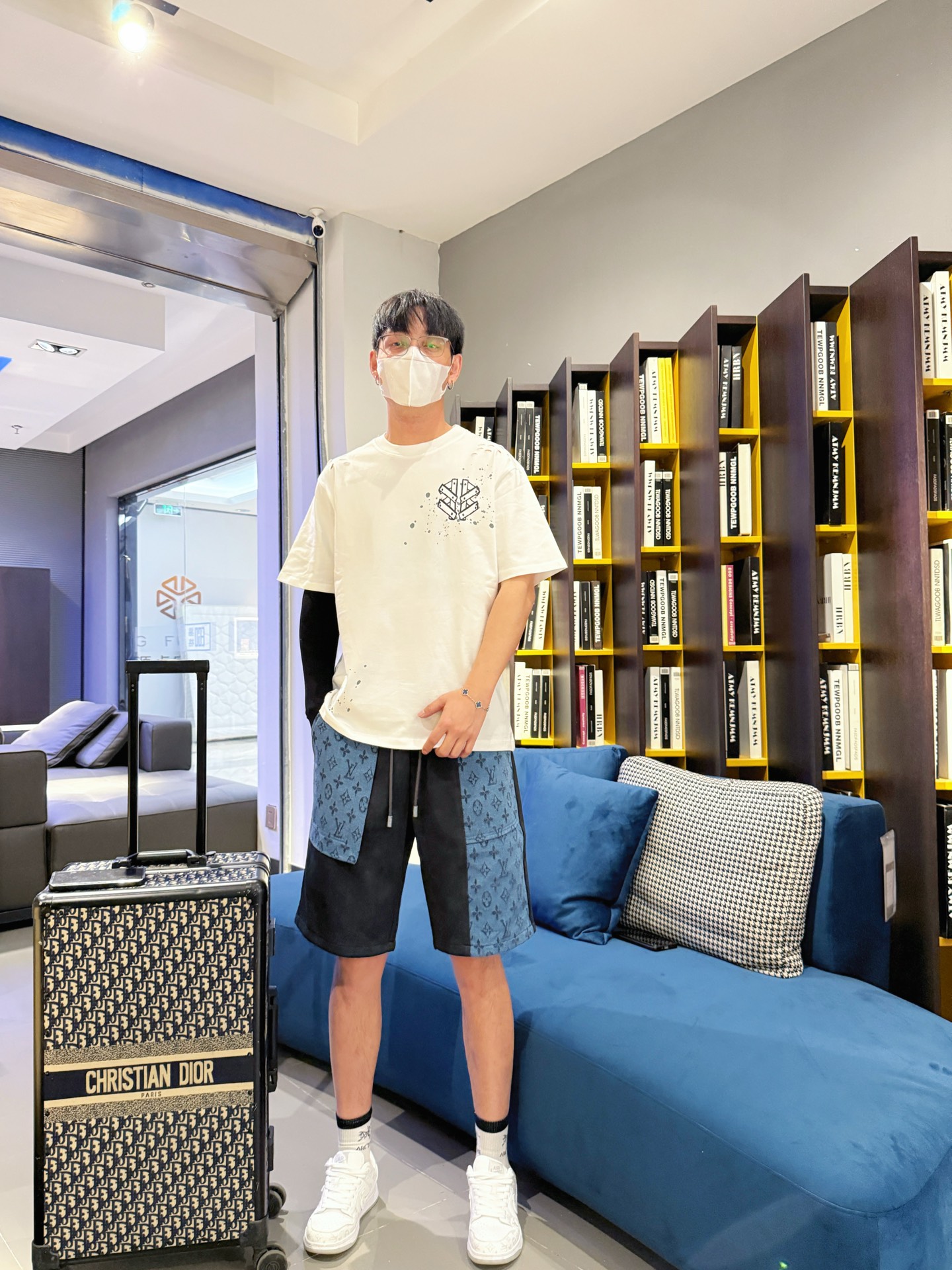 Balenciaga 一比一T恤 男款白色噴漆做舊LOGO寬鬆短袖| 9 Balenciaga 一比一T恤 男款白色噴漆做舊LOGO寬鬆短袖