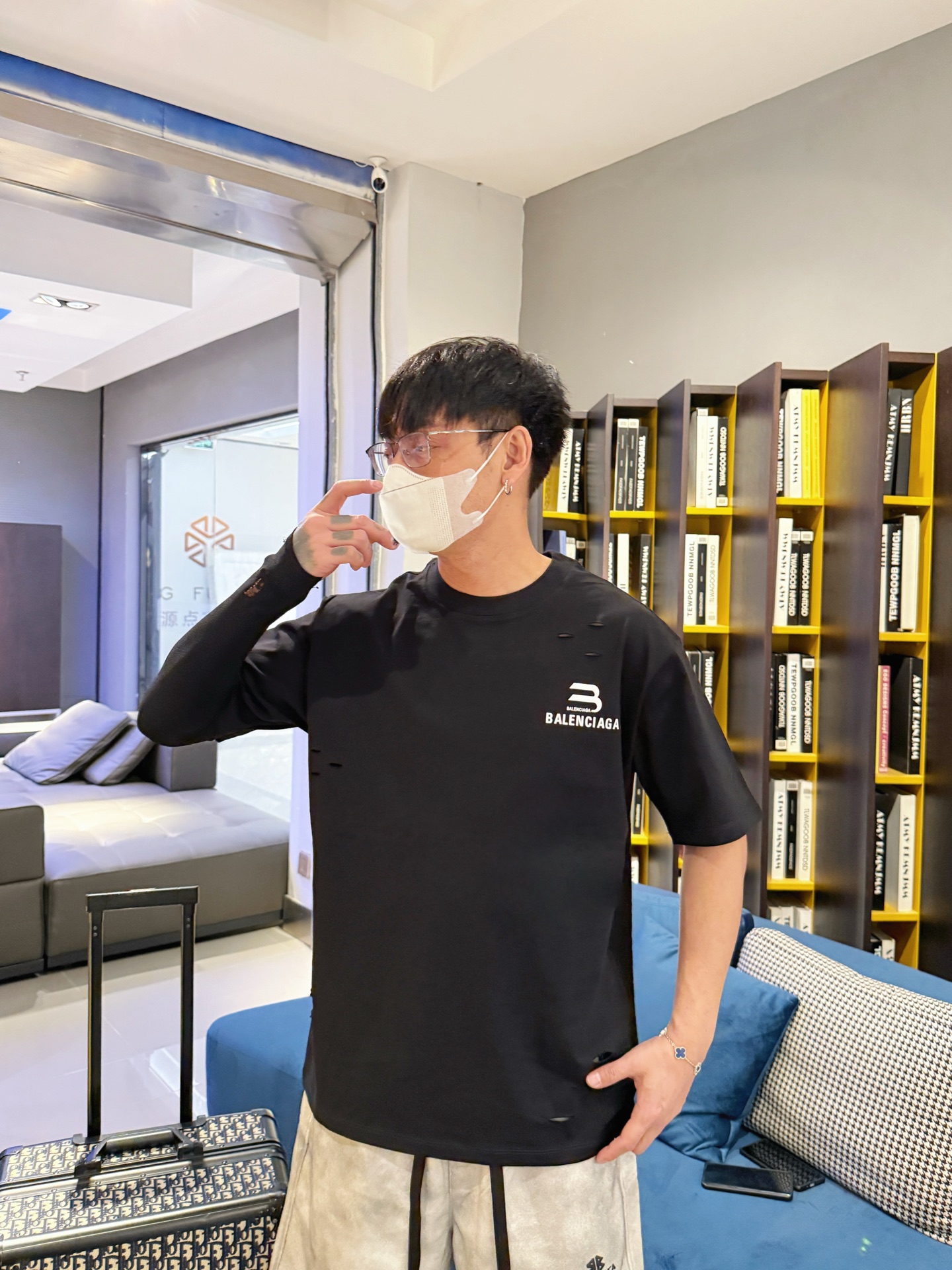 Balenciaga A貨T恤 男款黑色破洞設計LOGO寬鬆短袖| 13 Balenciaga A貨T恤 男款黑色破洞設計LOGO寬鬆短袖