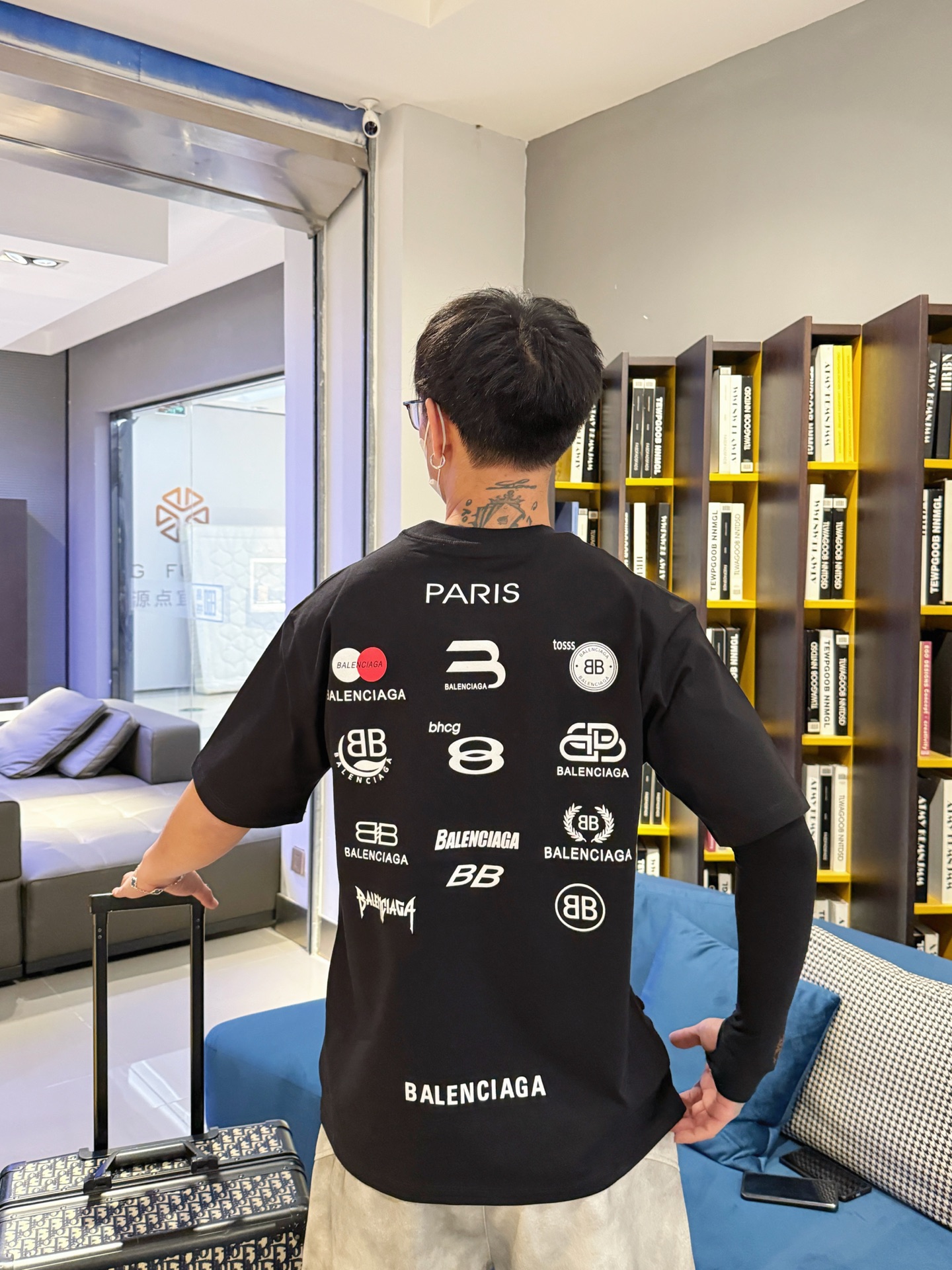Balenciaga A貨T恤 男款黑色破洞設計LOGO寬鬆短袖| 12 Balenciaga A貨T恤 男款黑色破洞設計LOGO寬鬆短袖