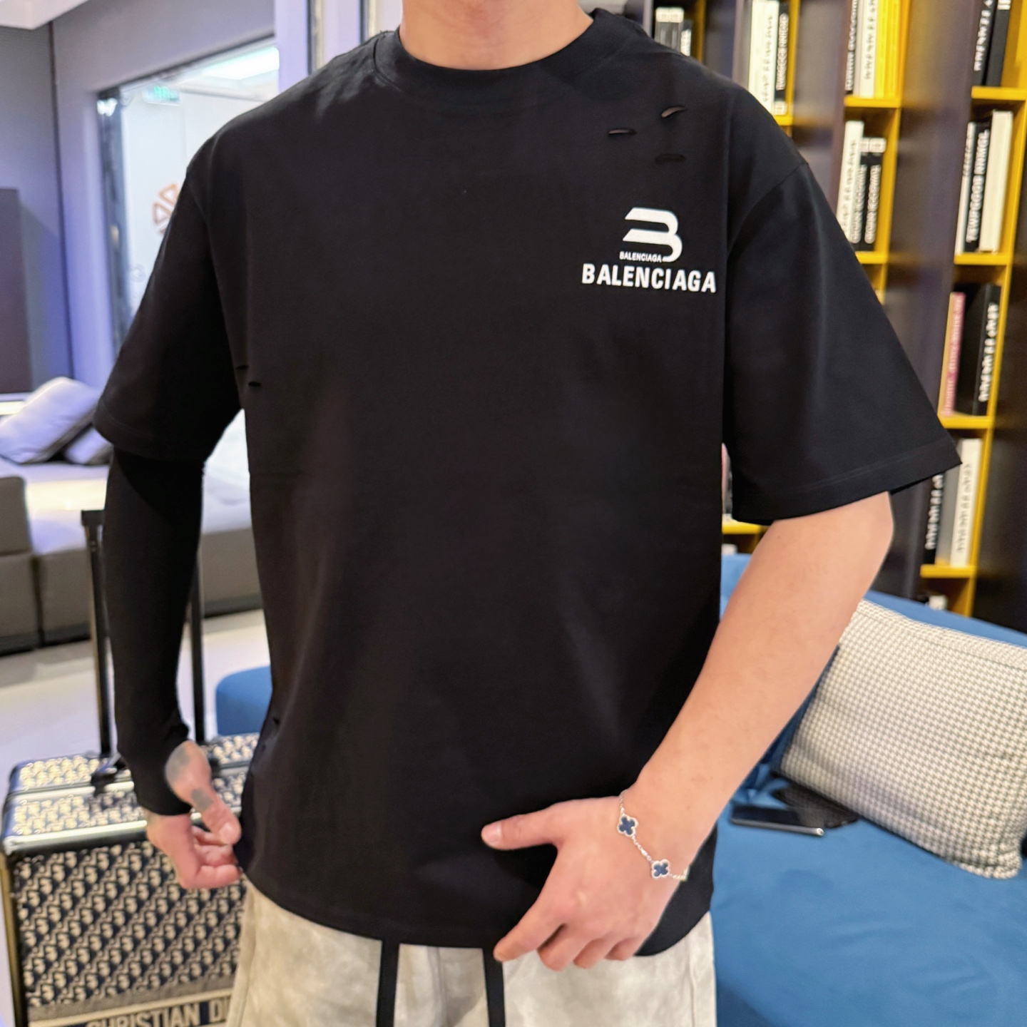 Balenciaga A貨T恤 男款黑色破洞設計LOGO寬鬆短袖| 10 Balenciaga A貨T恤 男款黑色破洞設計LOGO寬鬆短袖