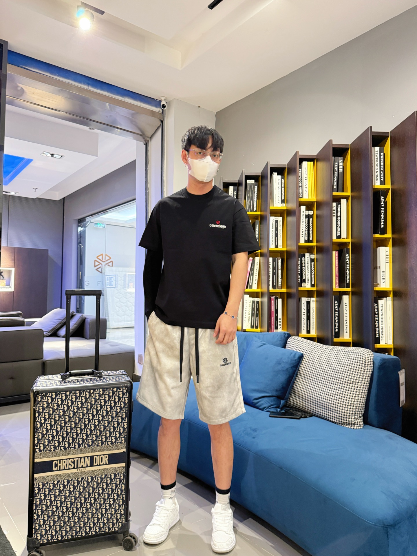 Balenciaga 高仿T恤 男款黑色簡約小LOGO寬鬆短袖上衣| 9 Balenciaga 高仿T恤 男款黑色簡約小LOGO寬鬆短袖上衣