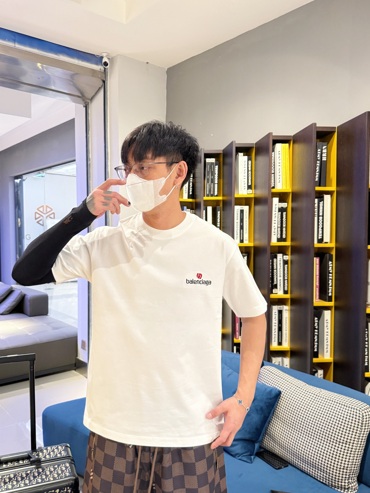 Balenciaga 高仿T恤 男款白色簡約小LOGO寬鬆短袖上衣