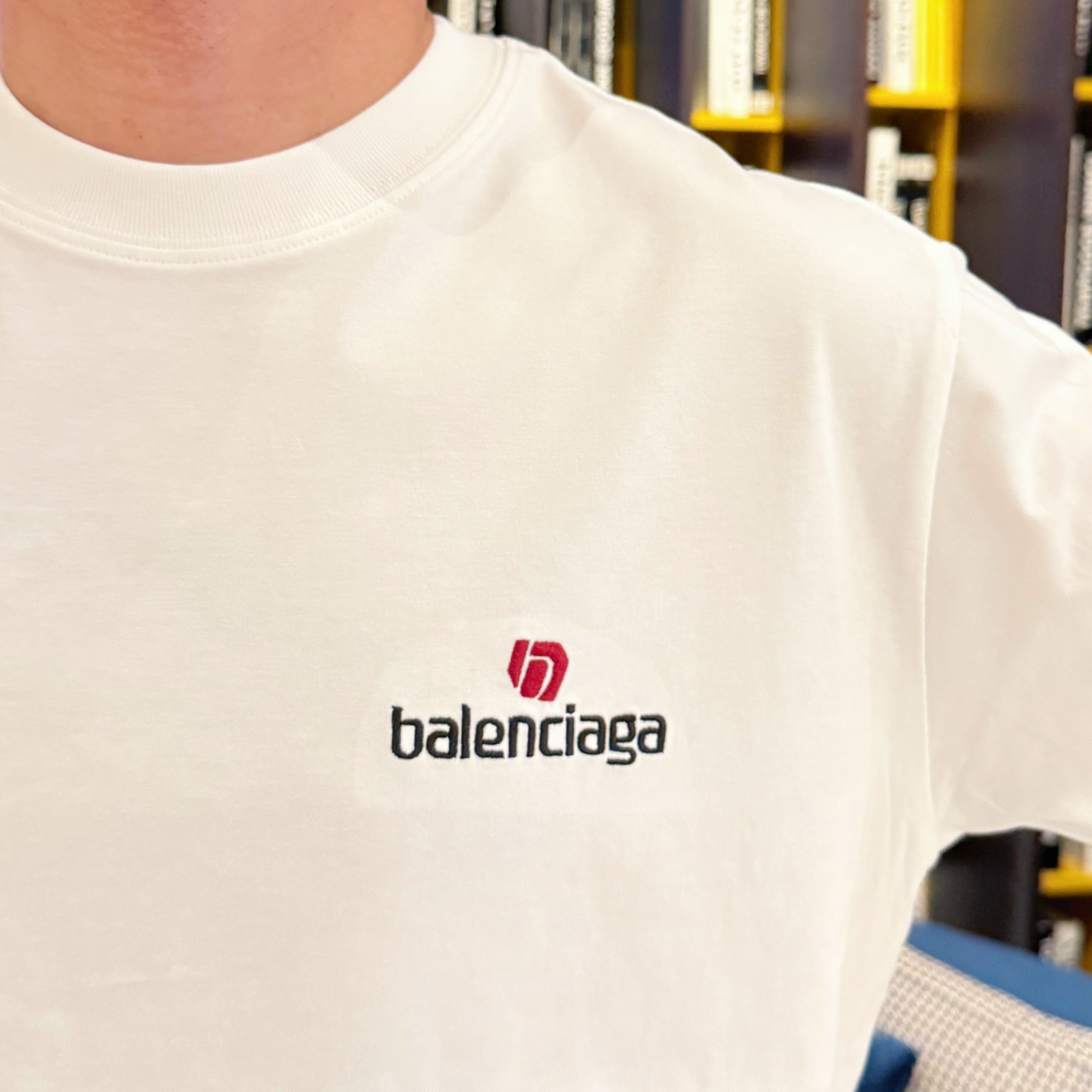 Balenciaga 高仿T恤 男款白色簡約小LOGO寬鬆短袖上衣| 7 Balenciaga 高仿T恤 男款白色簡約小LOGO寬鬆短袖上衣