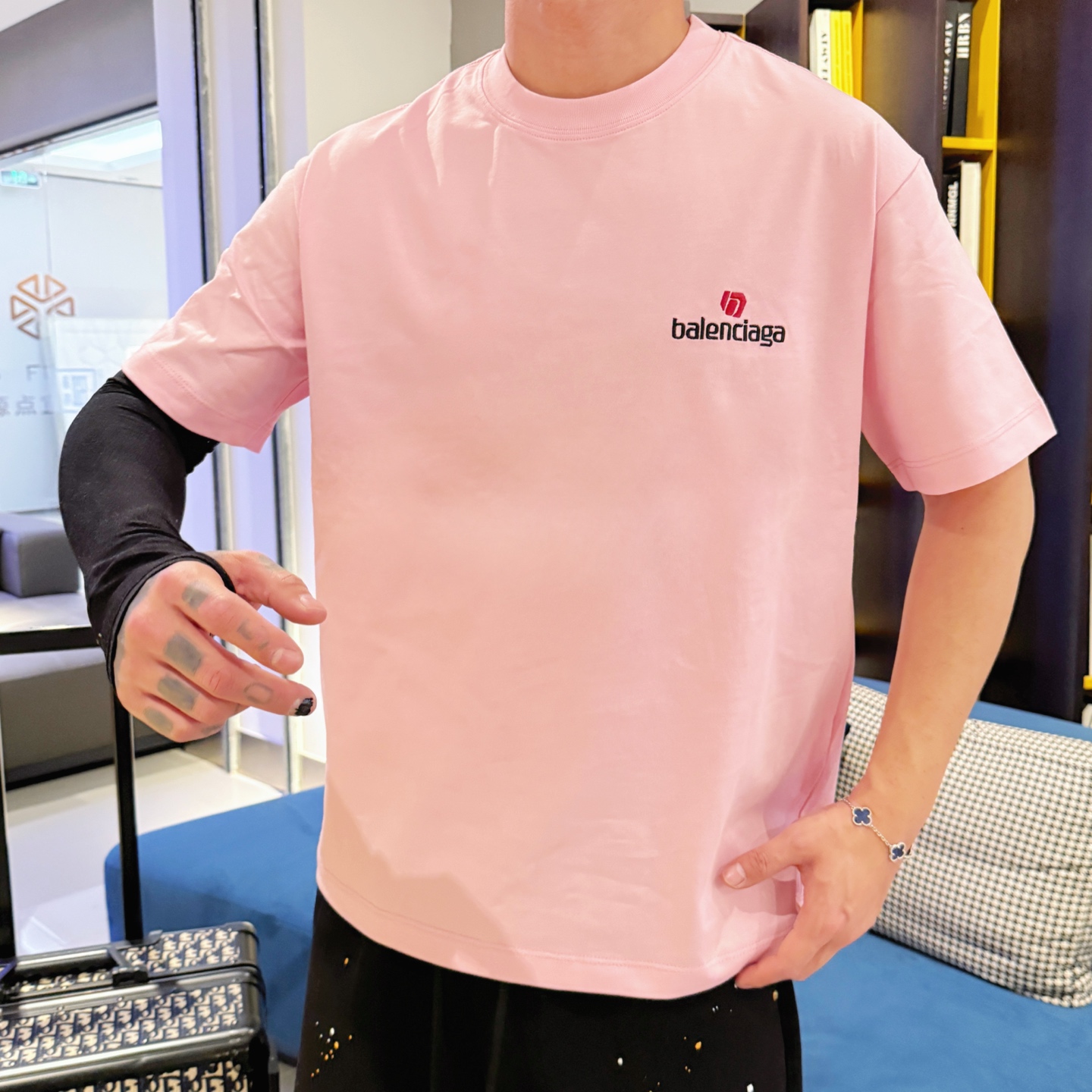 Balenciaga 原單T恤 男款粉色小LOGO寬鬆短袖上衣| 11 Balenciaga 原單T恤 男款粉色小LOGO寬鬆短袖上衣